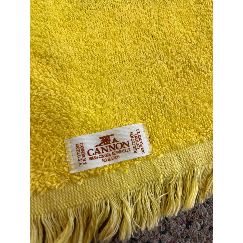 Vintage CANNON Merry Mushroom Kitchen Bath Hand Towel Fringe Groovy Retro Yellow