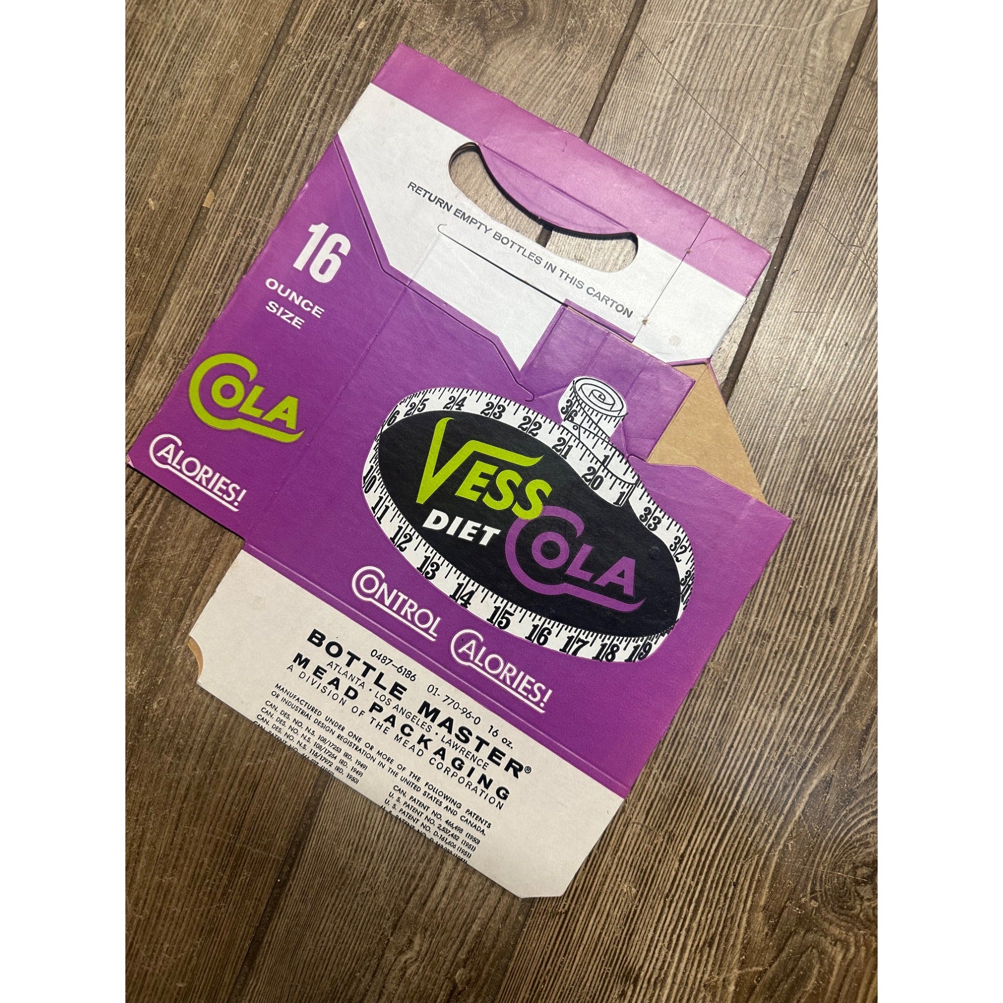 Vess Diet Cola Soda Cardboard Carrier Six Pack Carton Bottle 16oz Vintage