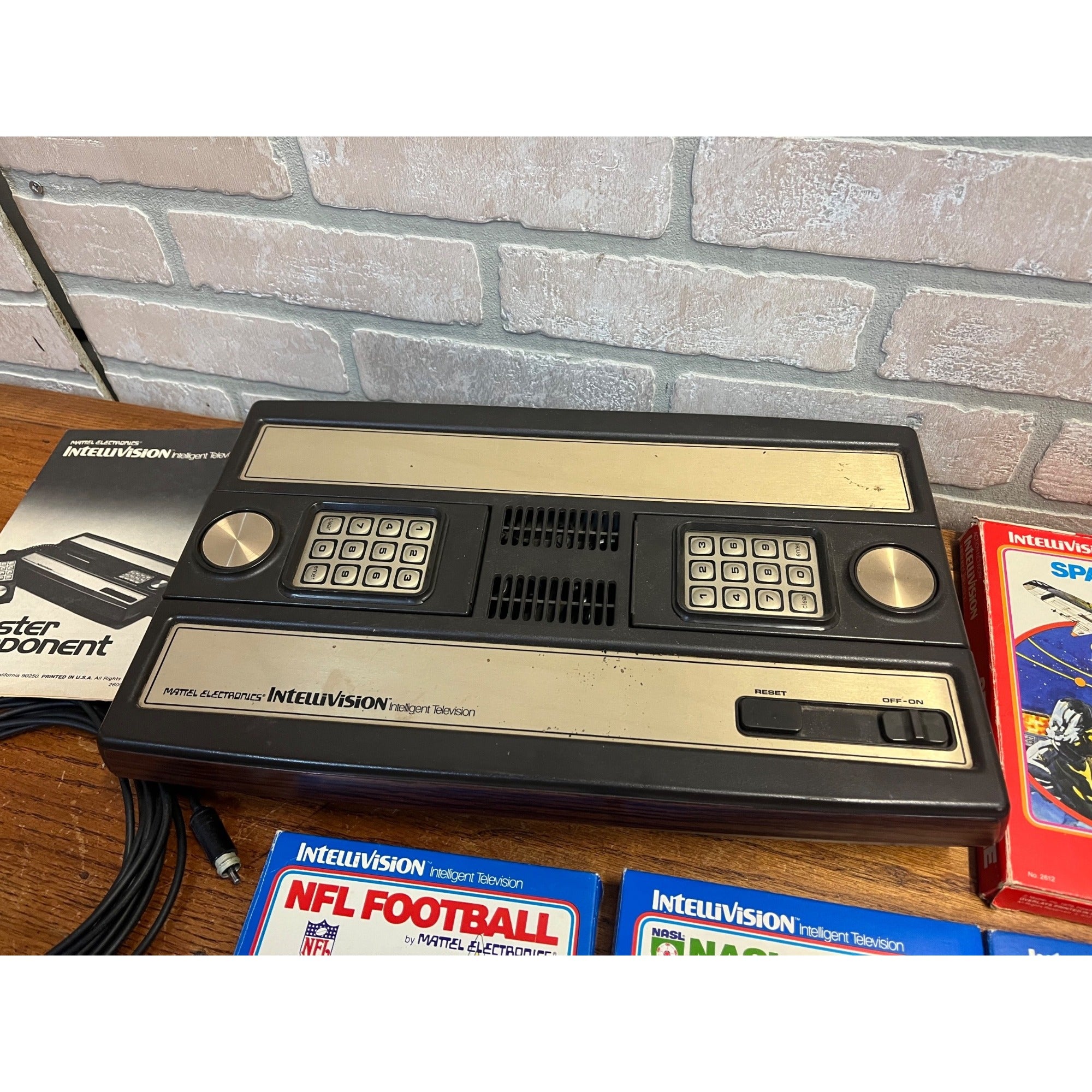 Vintage Mattel Electronics Intellivision 2609 Game Console With Games Bundle Set