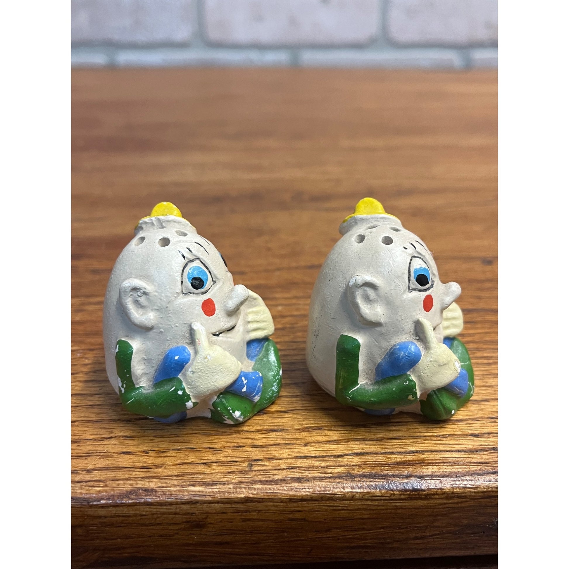 Vintage Humpty Dumpty Salt & Pepper Shakers Ceramic 2"