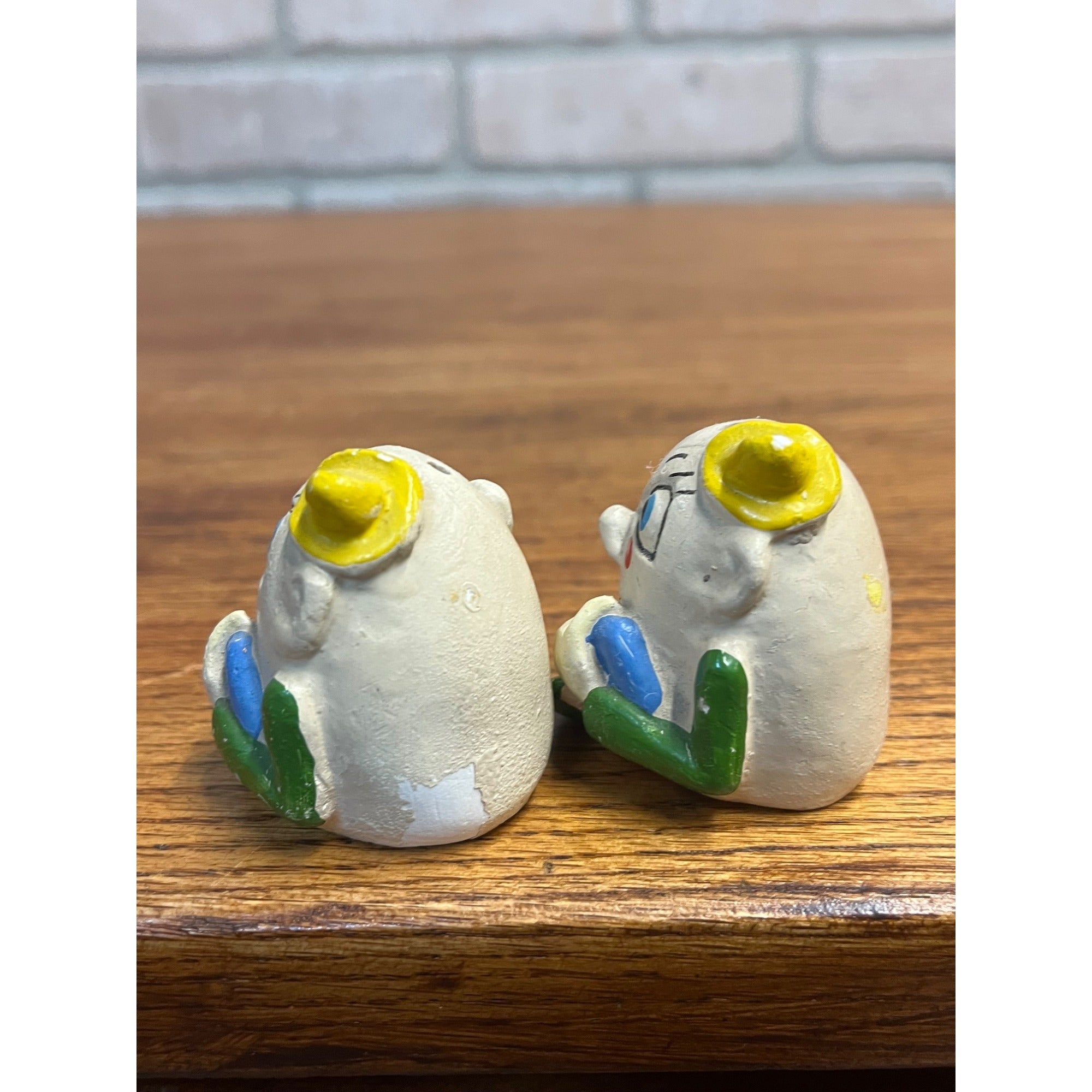 Vintage Humpty Dumpty Salt & Pepper Shakers Ceramic 2"