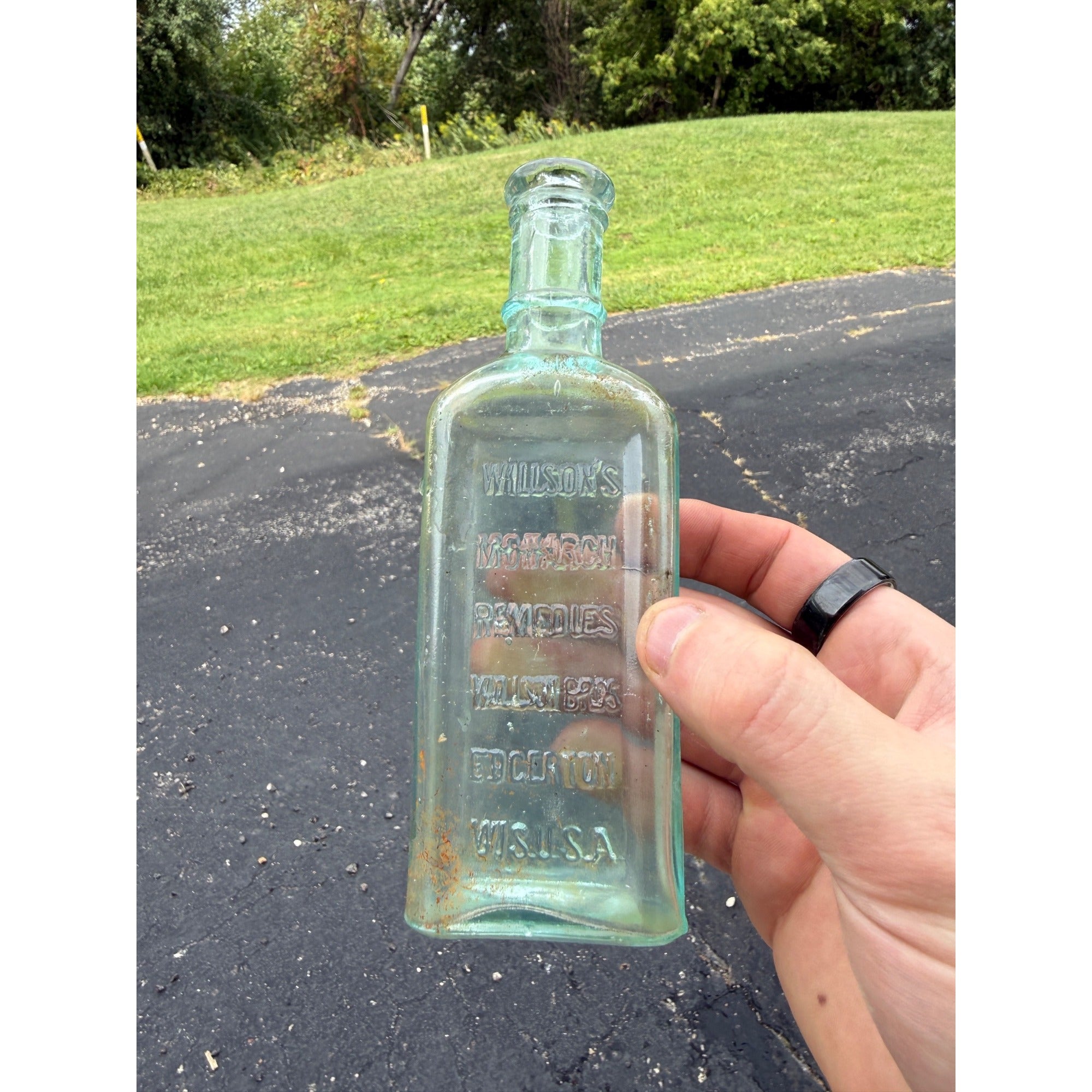 1920s Willson's Monarch Remedies Willson Bros Edgerton , Wis Medicine Bottle