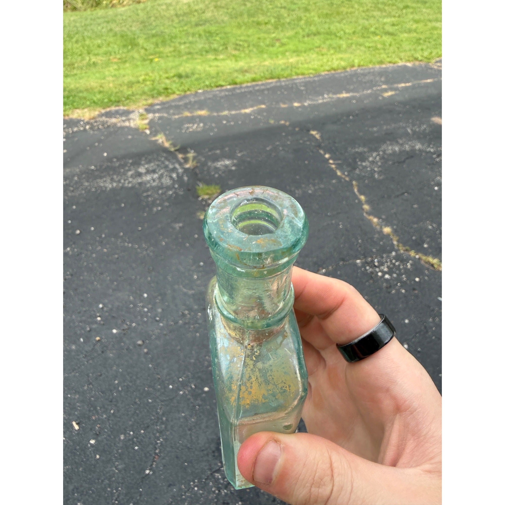 1920s Willson's Monarch Remedies Willson Bros Edgerton , Wis Medicine Bottle