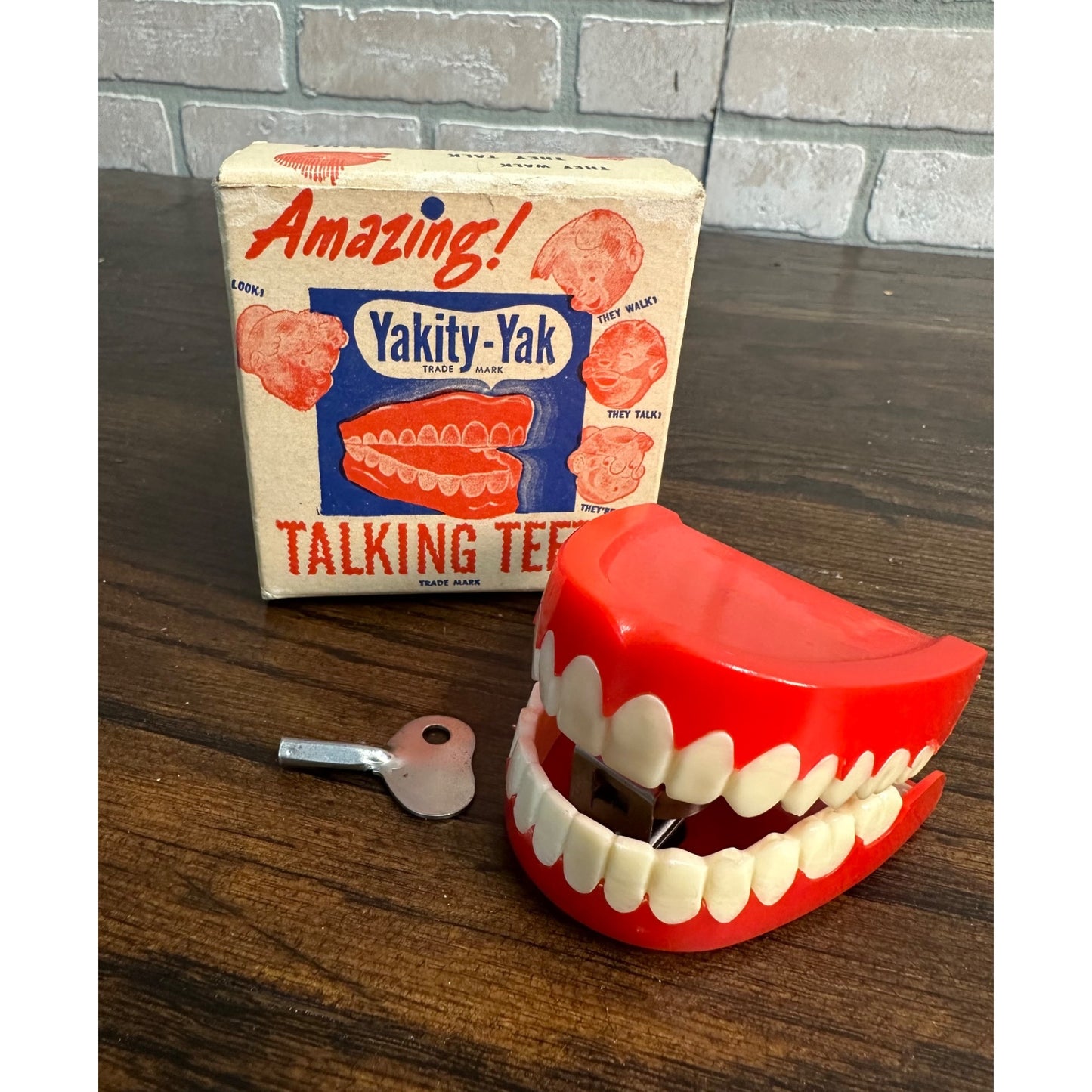 Vintage WORKING 1949 Yakity-Yak Talking Teeth Toy Original Box and Key