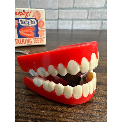 Vintage WORKING 1949 Yakity-Yak Talking Teeth Toy Original Box and Key