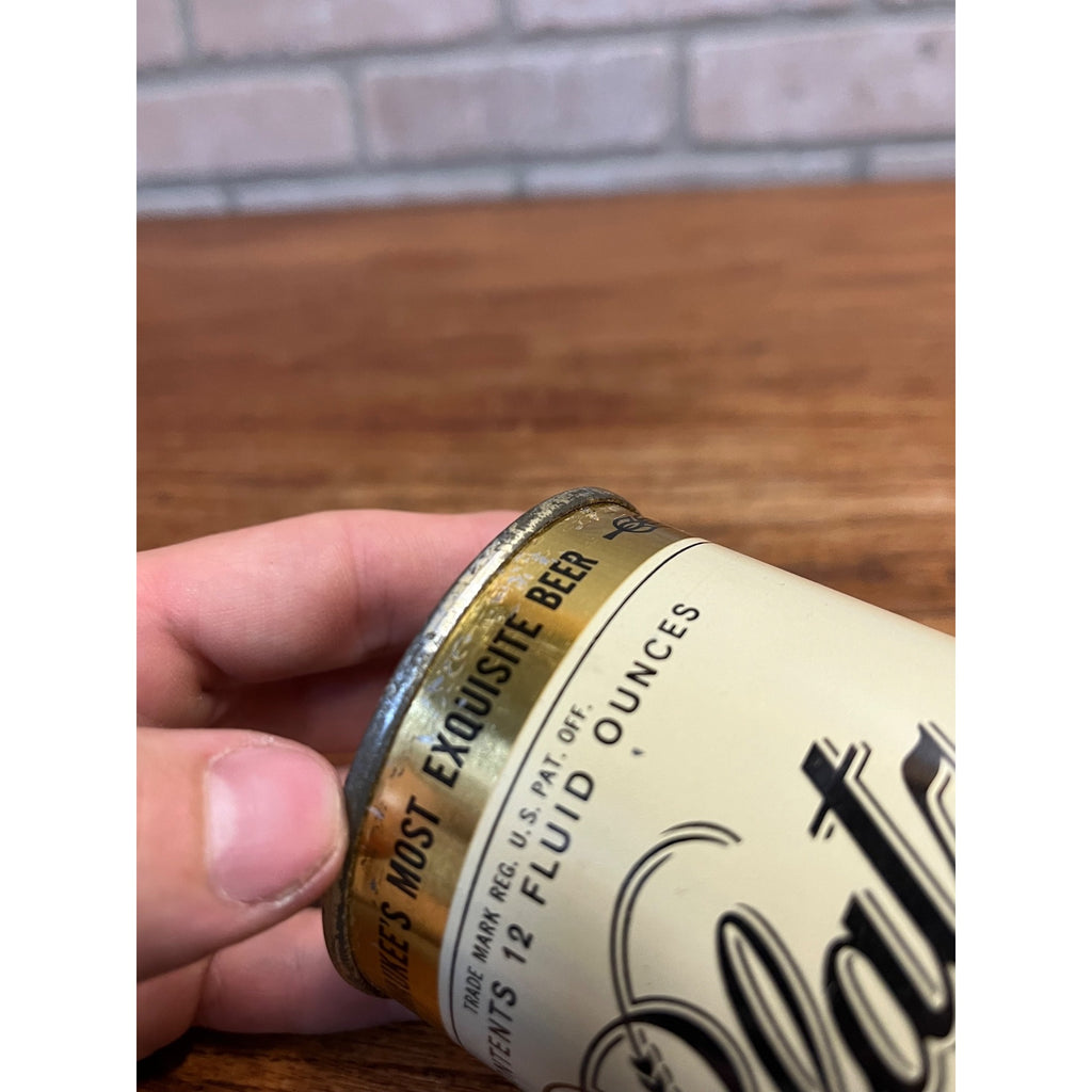 NEAR MINT Blatz Pilsner Beer Flat Top Can Milwaukee 1945 - Near Mint