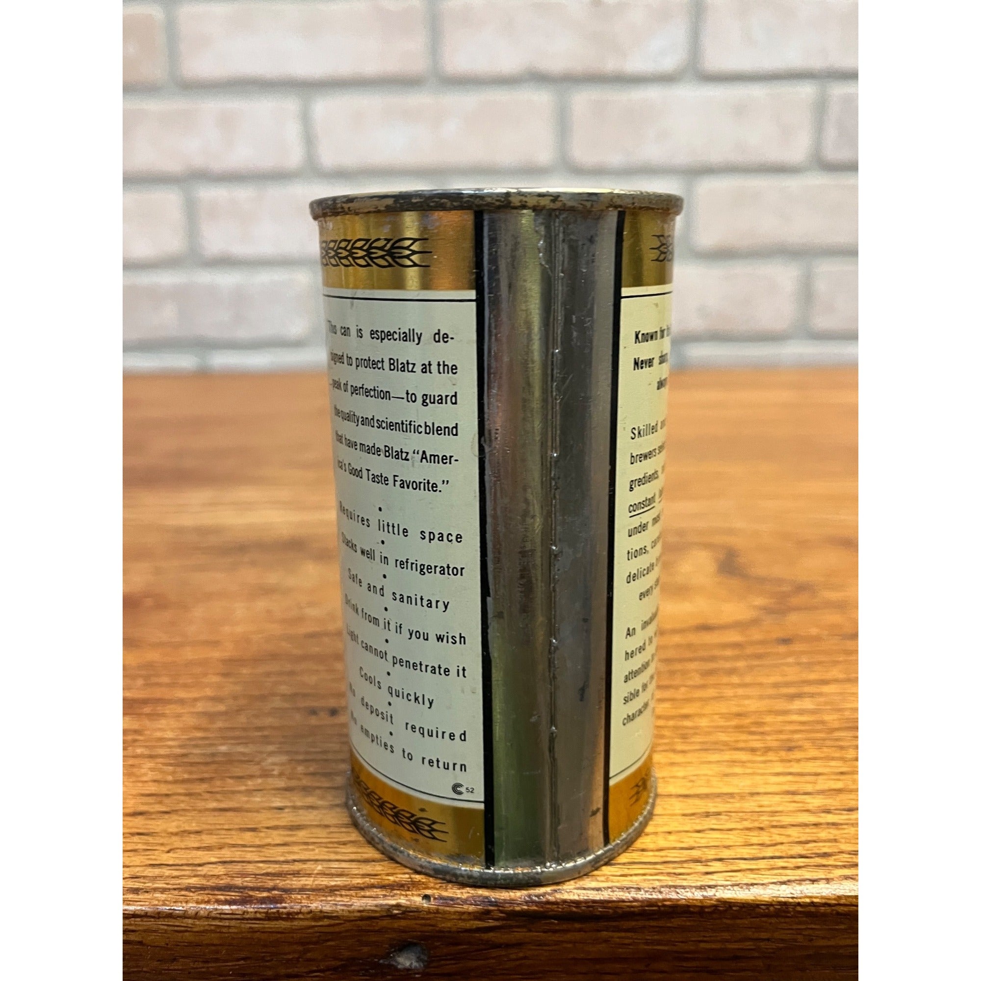 NEAR MINT Blatz Pilsner Beer Flat Top Can Milwaukee 1945 - Near Mint