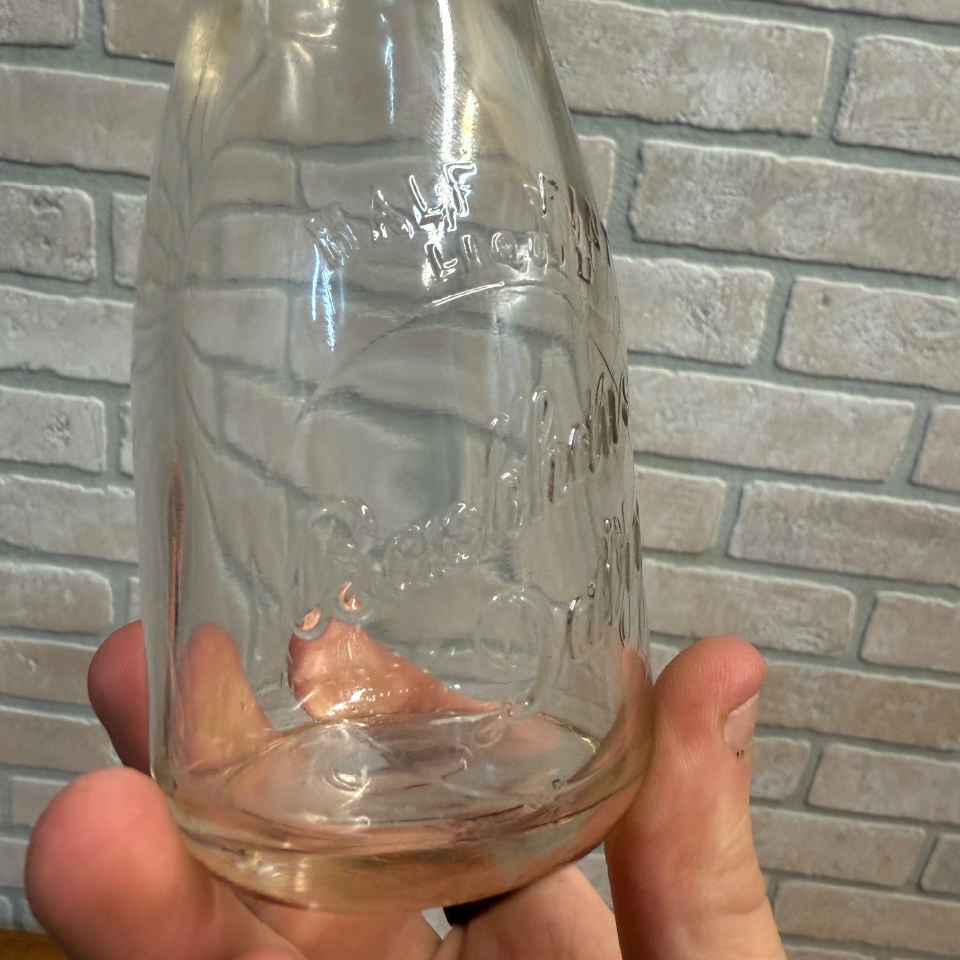 SCARCE Vintage Backhaus Dairy Kewaskum Wis Half Pint Milk Bottle WI Wisconsin