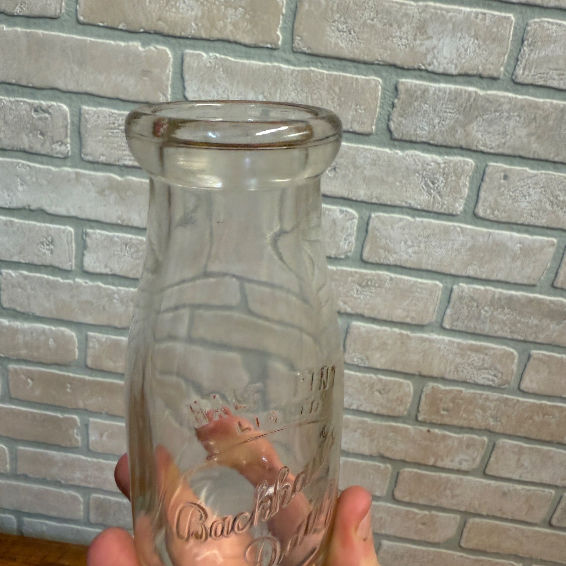 SCARCE Vintage Backhaus Dairy Kewaskum Wis Half Pint Milk Bottle WI Wisconsin