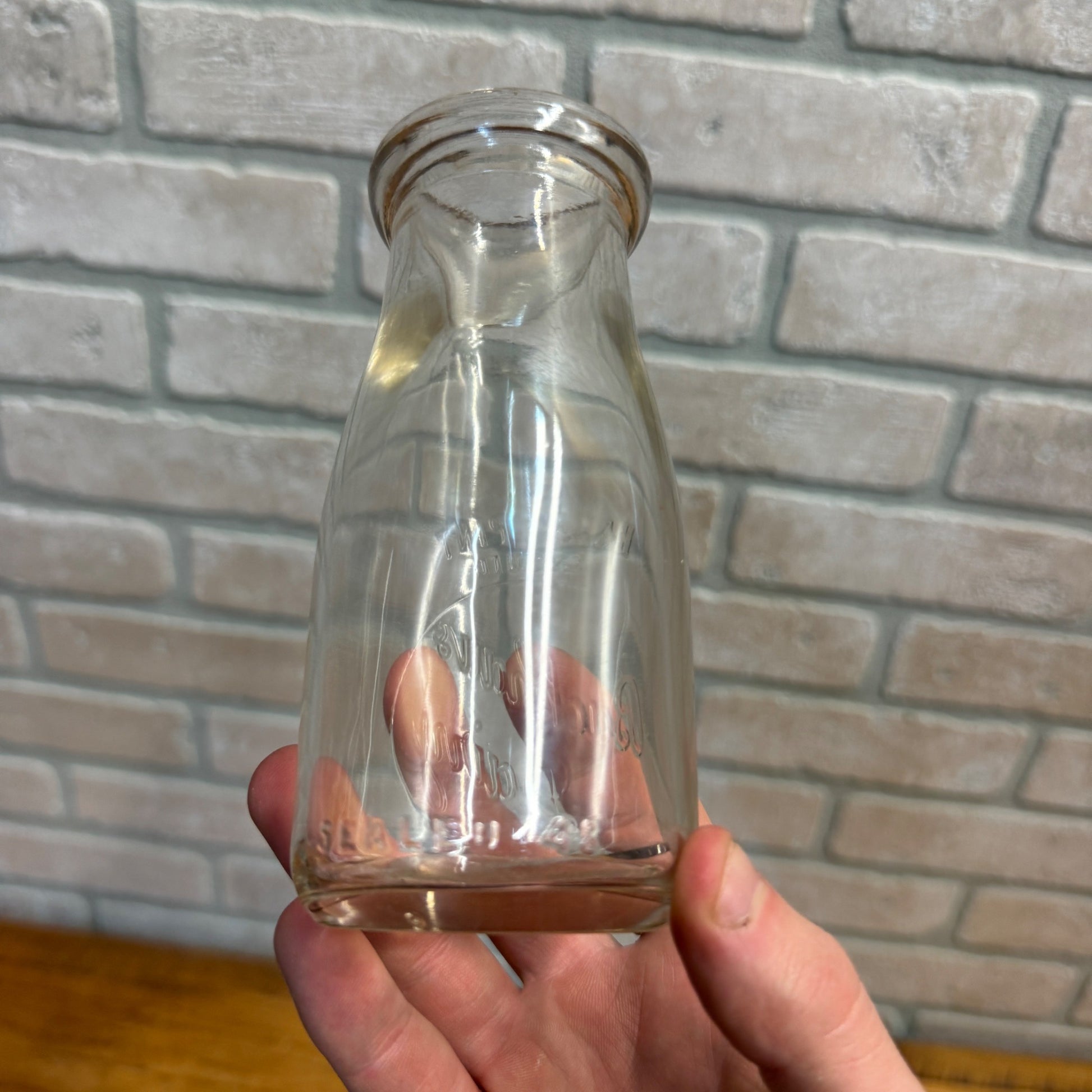 SCARCE Vintage Backhaus Dairy Kewaskum Wis Half Pint Milk Bottle WI Wisconsin