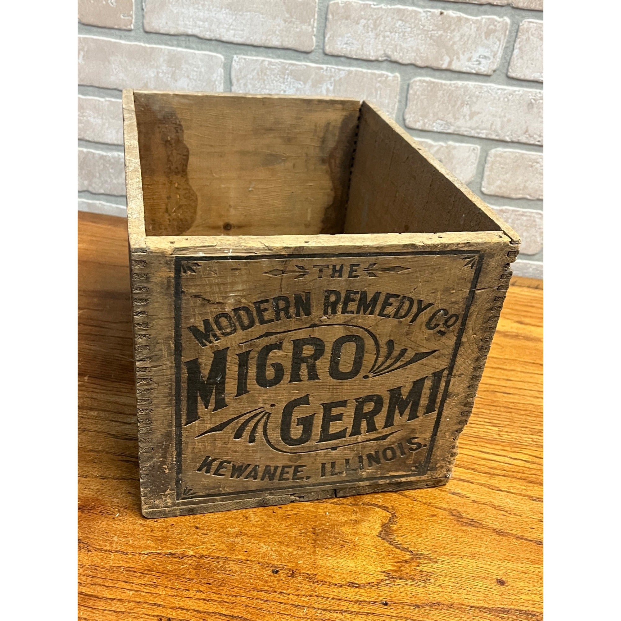 RARE Vintage 1900s Migro Germi Modern Remedy Co Kewanee Illinois Bottle Crate
