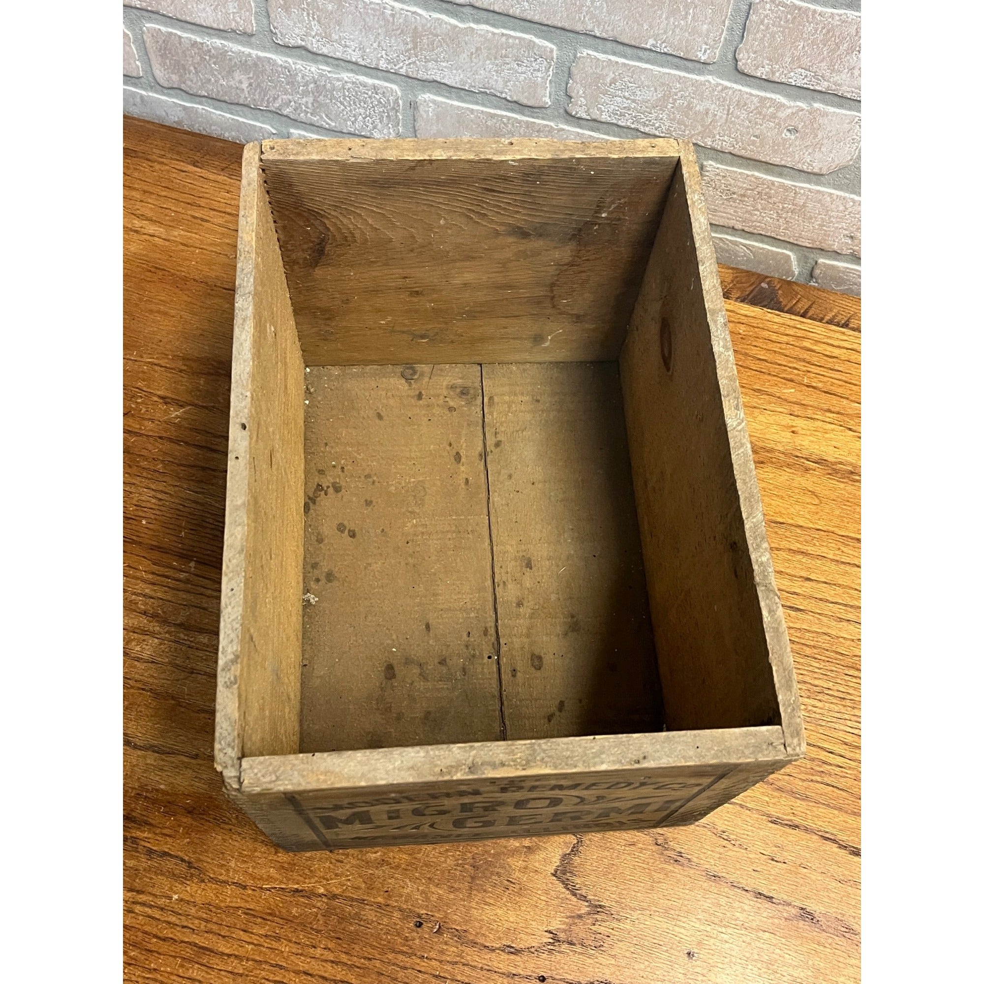 RARE Vintage 1900s Migro Germi Modern Remedy Co Kewanee Illinois Bottle Crate