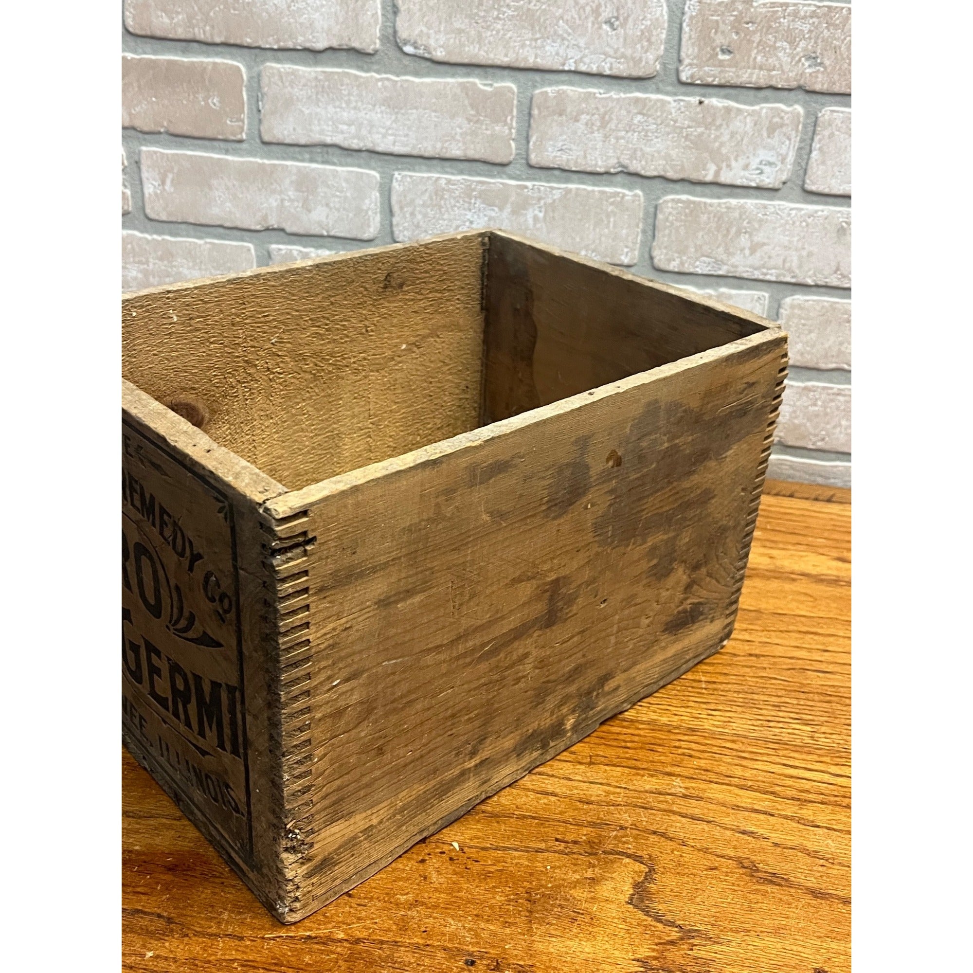 RARE Vintage 1900s Migro Germi Modern Remedy Co Kewanee Illinois Bottle Crate