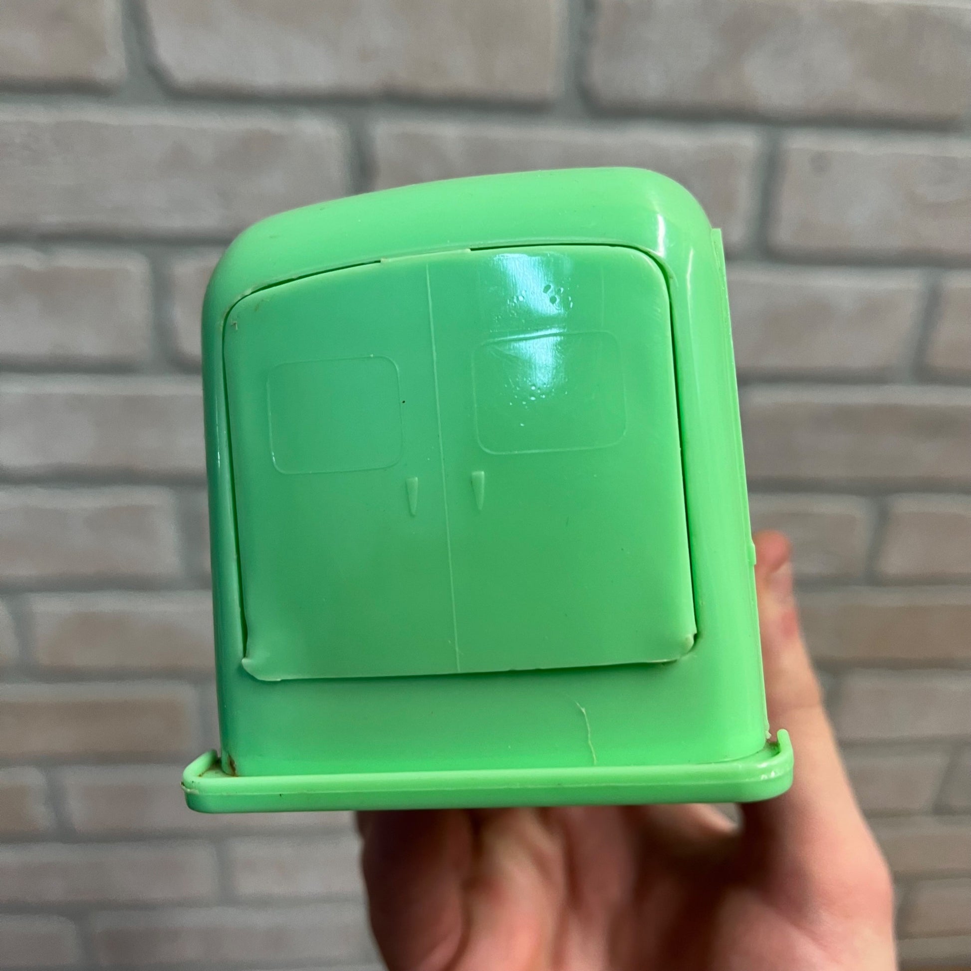 International Harvester Metro Truck Product Miniature Dealership Card Holder