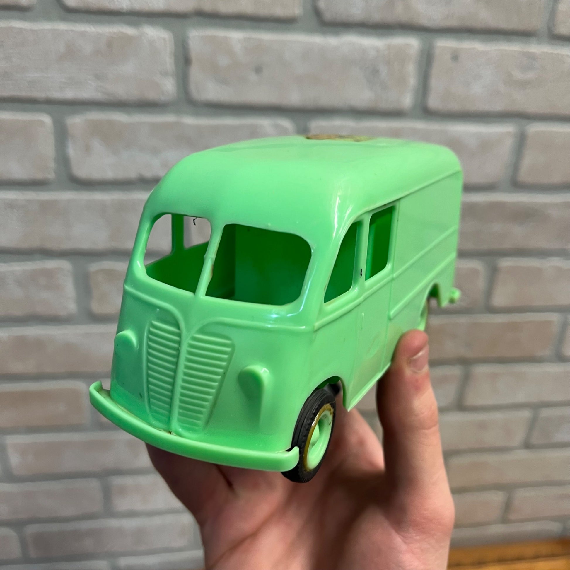 International Harvester Metro Truck Product Miniature Dealership Card Holder