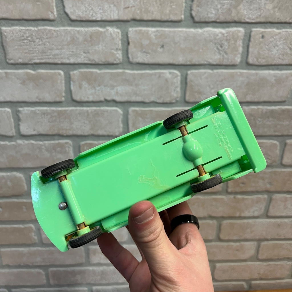 International Harvester Metro Truck Product Miniature Dealership Card Holder