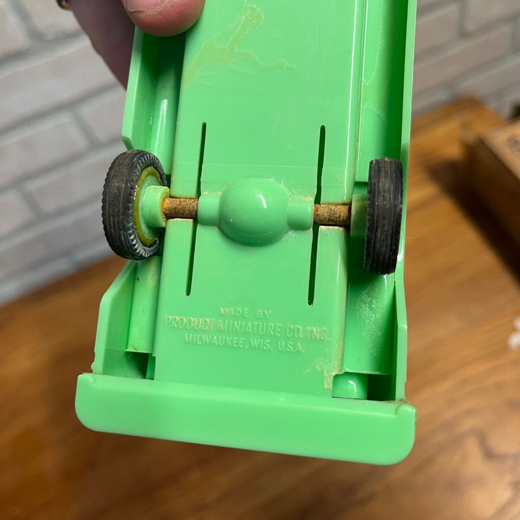 International Harvester Metro Truck Product Miniature Dealership Card Holder