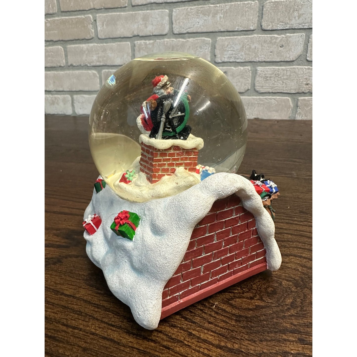 2000 Santa Rooftop Motorcycle Harley Davidson Snow Globe. Vintage Musical