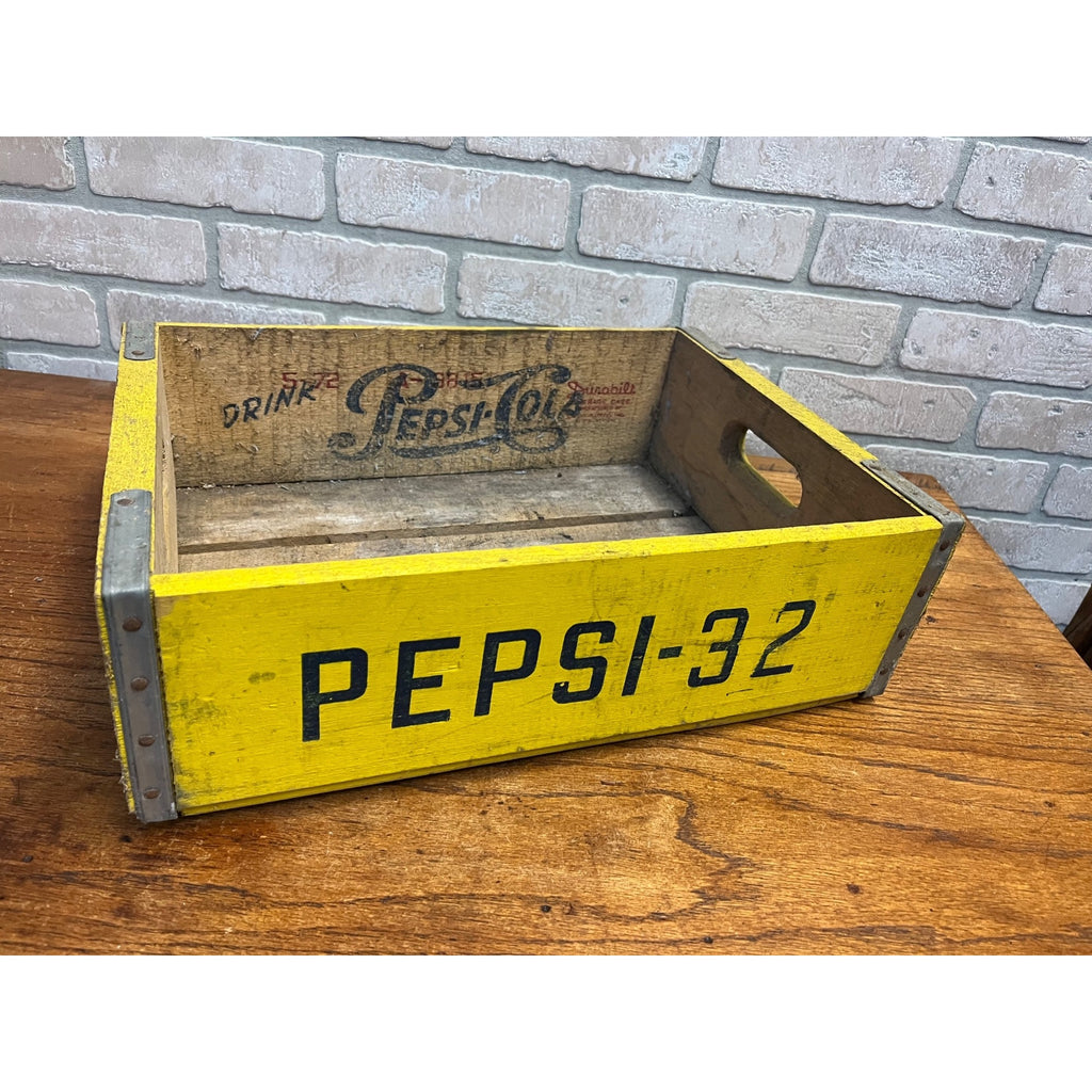 Vintage Wooden Pepsi Cola Durabilt Soda Crate Yellow Paint 32 Bottle Capacity Alton, Illinois
