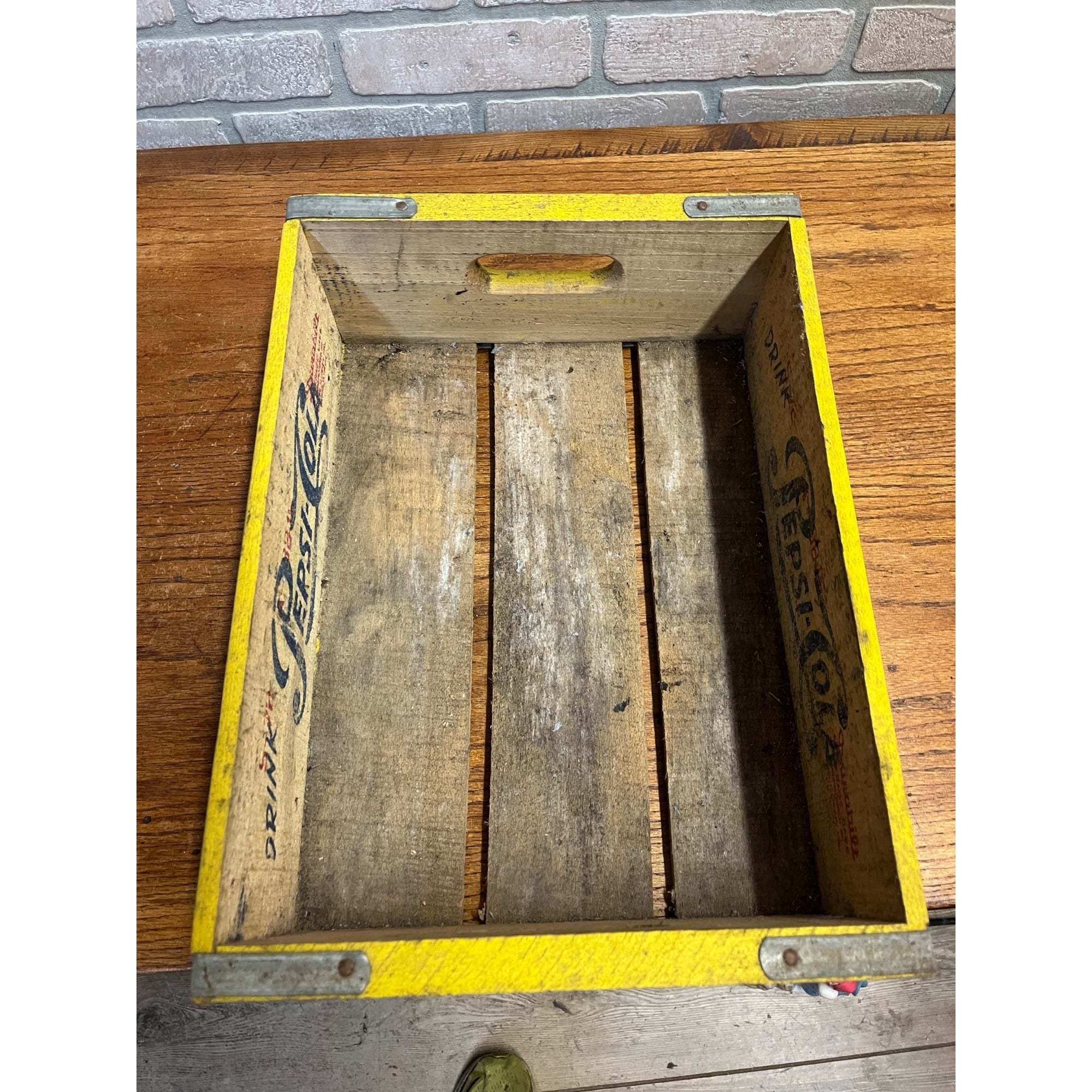 Vintage Wooden Pepsi Cola Durabilt Soda Crate Yellow Paint 32 Bottle Capacity Alton, Illinois