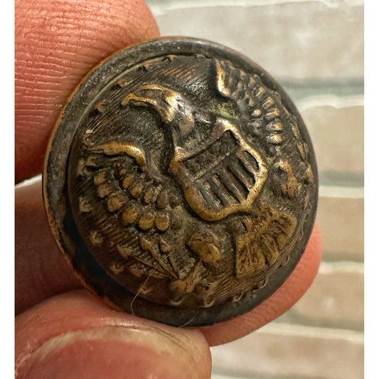 RARE CIVIL WAR STAFF OFFICER EAGLE 7/8 DOMED BRASS UNIFORM COAT BUTTON