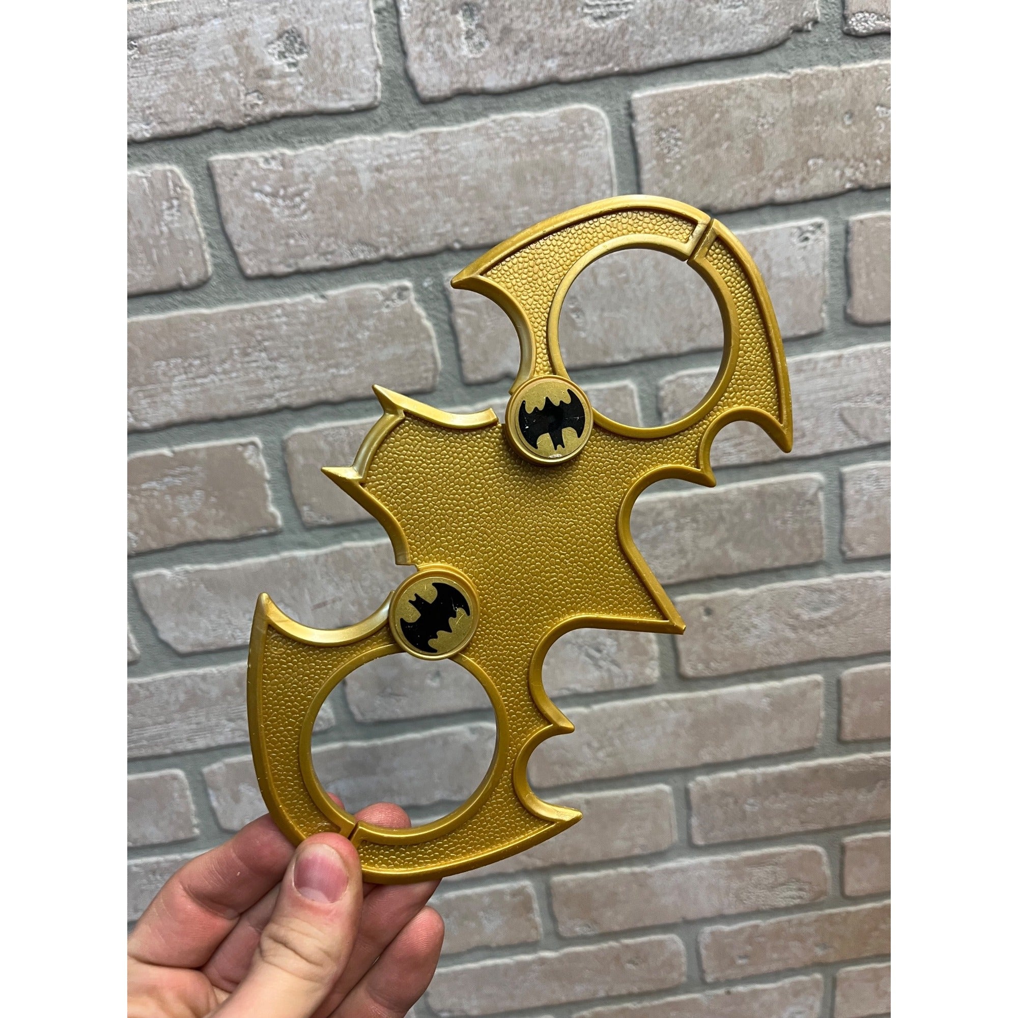 Vintage 1996 Batman Returns "Batcuffs"Child's Toy Handcuffs Plastic Gold
