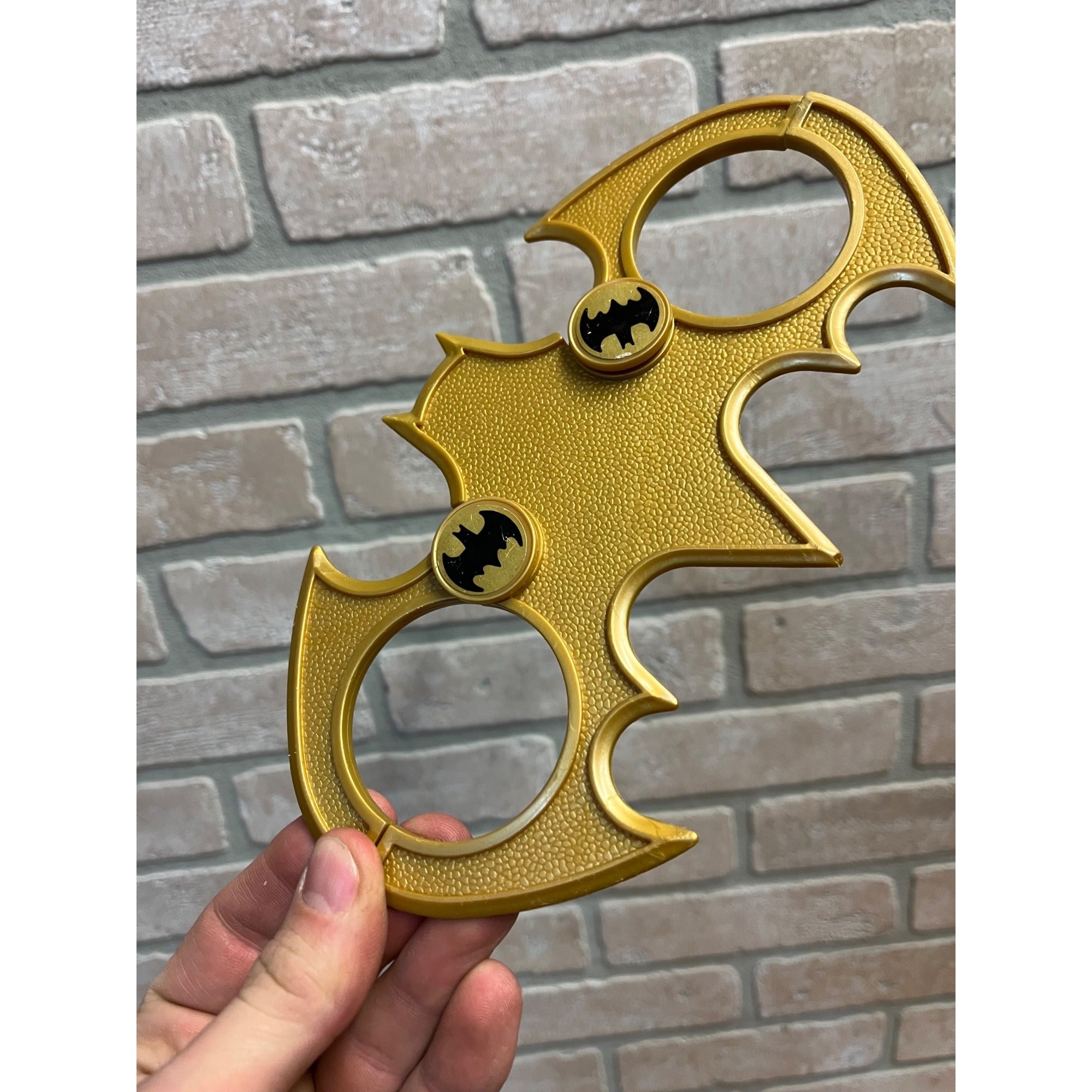 Vintage 1996 Batman Returns "Batcuffs"Child's Toy Handcuffs Plastic Gold