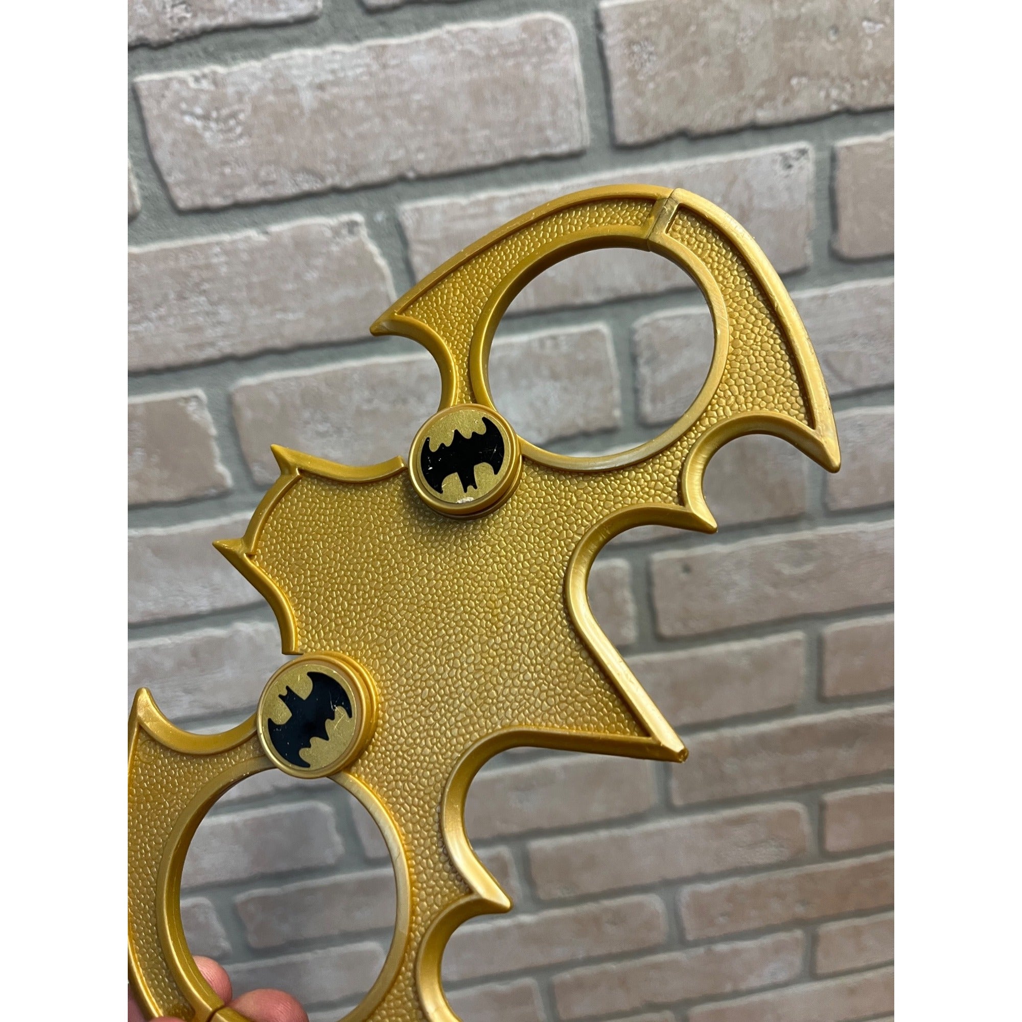 Vintage 1996 Batman Returns "Batcuffs"Child's Toy Handcuffs Plastic Gold