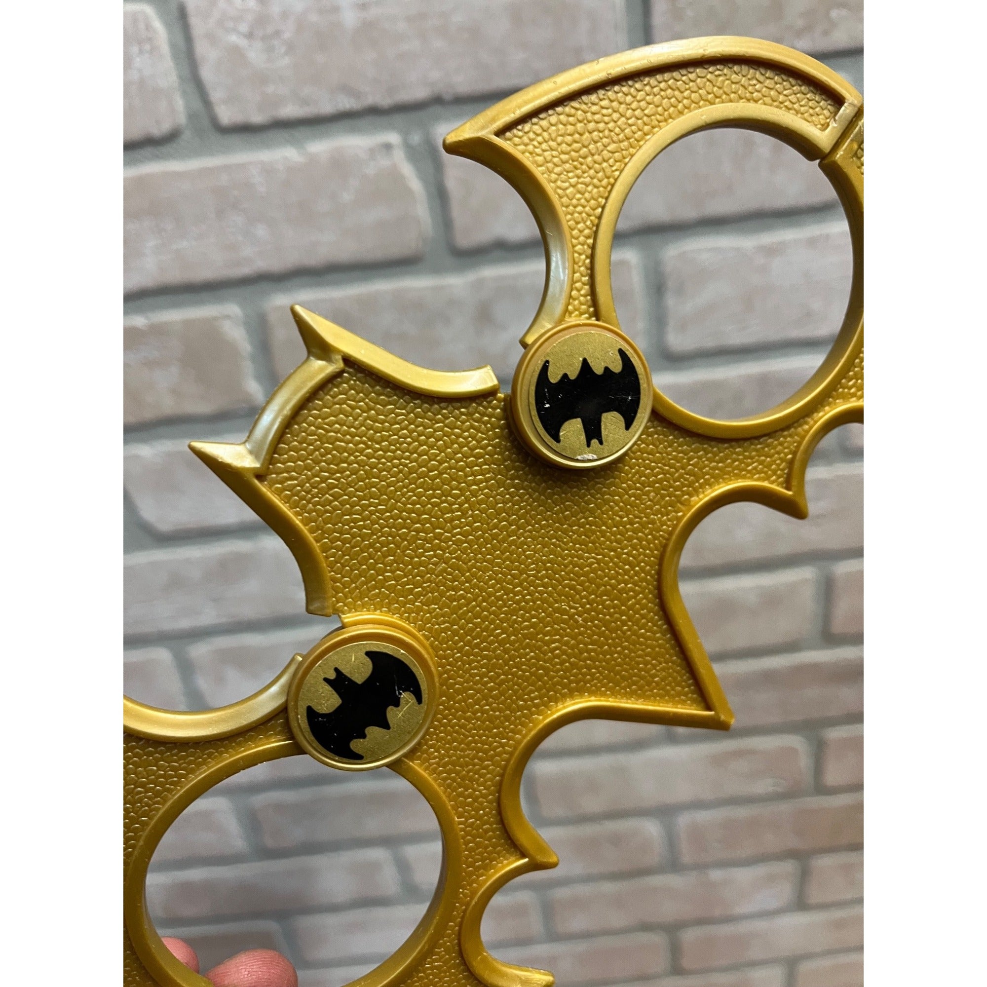 Vintage 1996 Batman Returns "Batcuffs"Child's Toy Handcuffs Plastic Gold