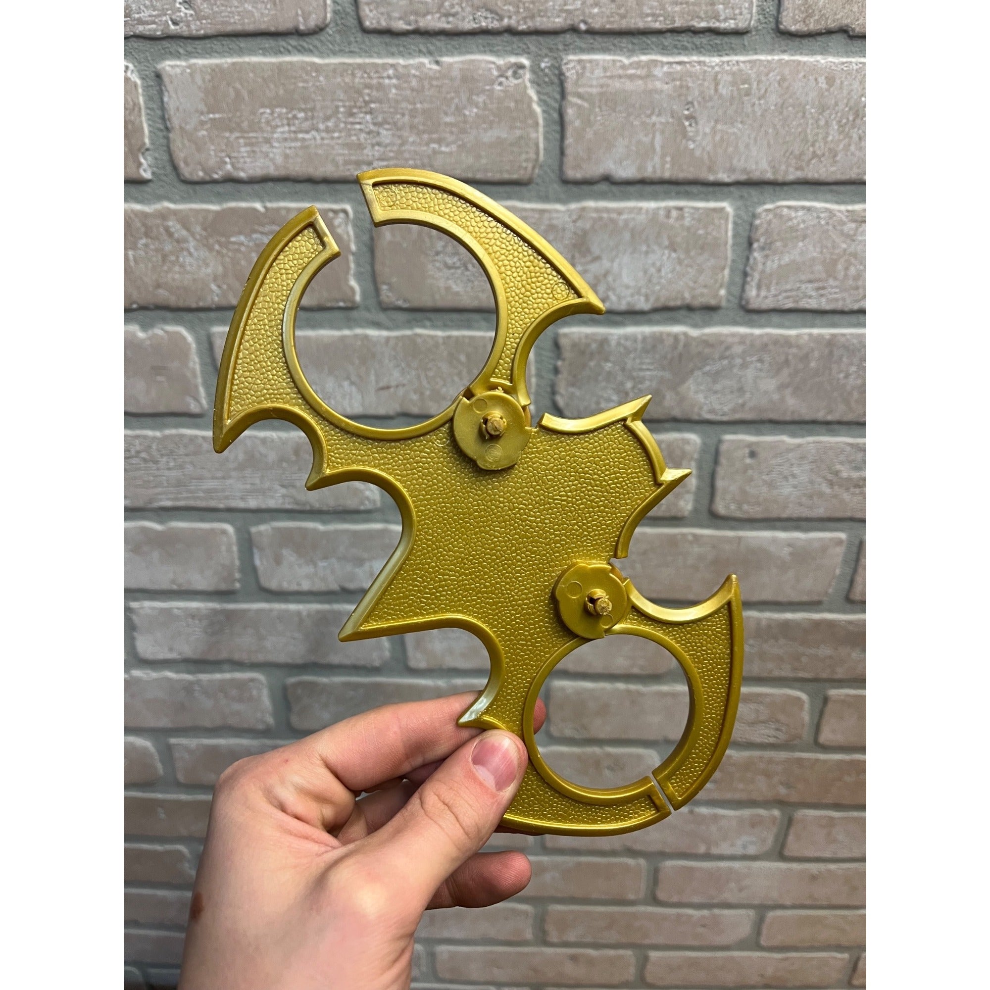 Vintage 1996 Batman Returns "Batcuffs"Child's Toy Handcuffs Plastic Gold