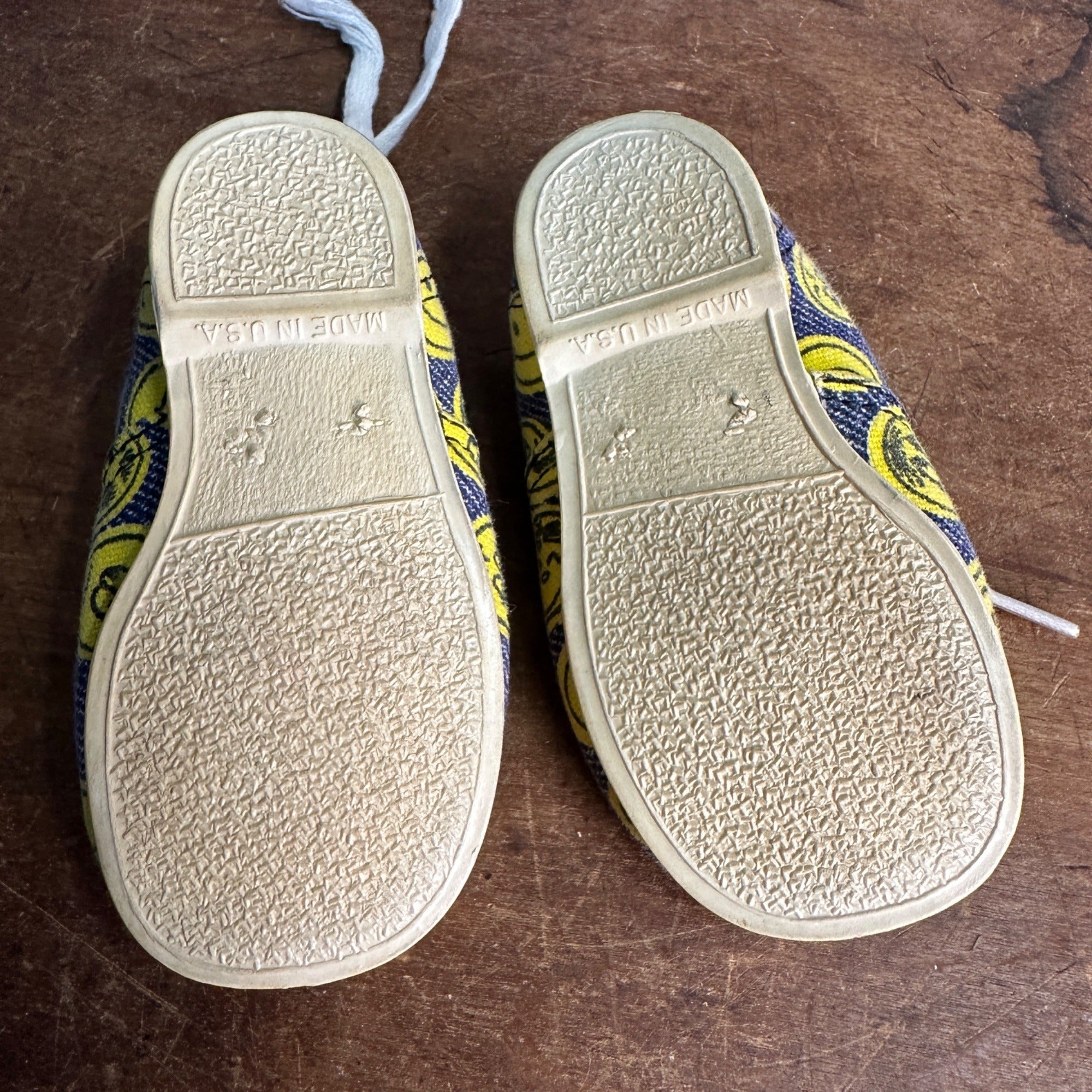 SO CUTE VINTAGE TODDLERS SNEAKERS YELLOW SMILEY FACE  RETRO BABY SHOES 1-2 Y