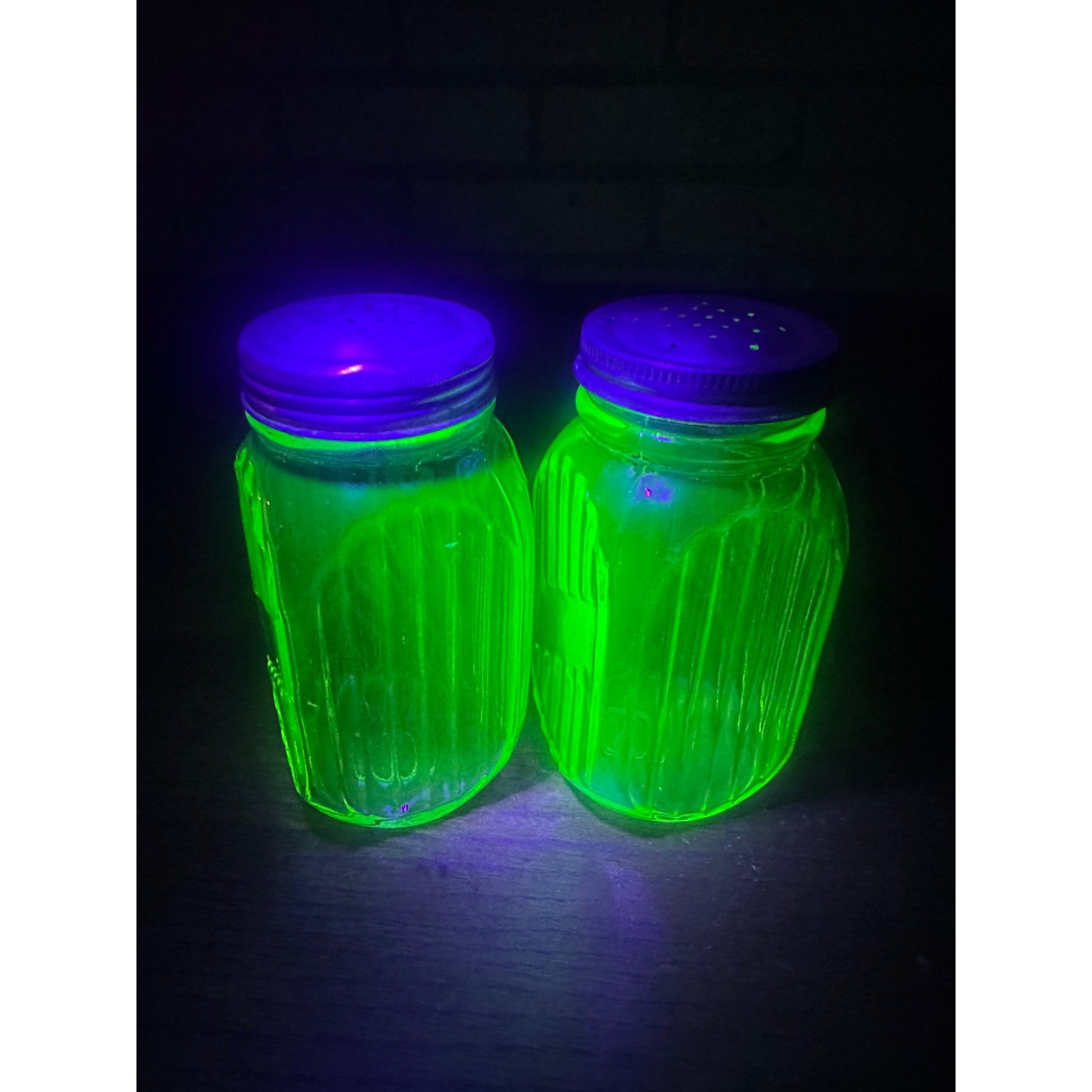 Vintage Uranium Glass Ribbed Salt & Pepper Shaker Set 5" Anchor Hocking w/ Lids
