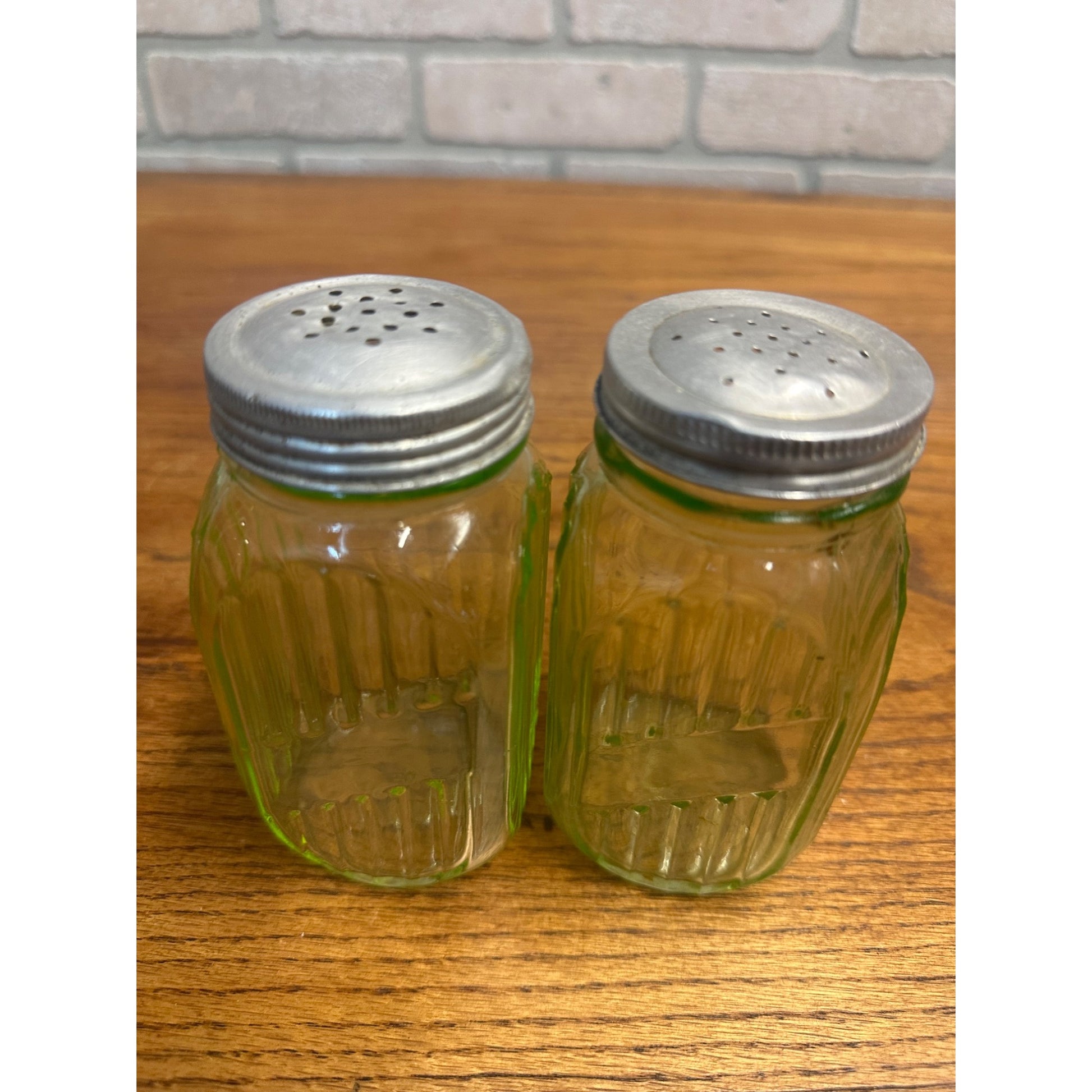 Vintage Uranium Glass Ribbed Salt & Pepper Shaker Set 5" Anchor Hocking w/ Lids