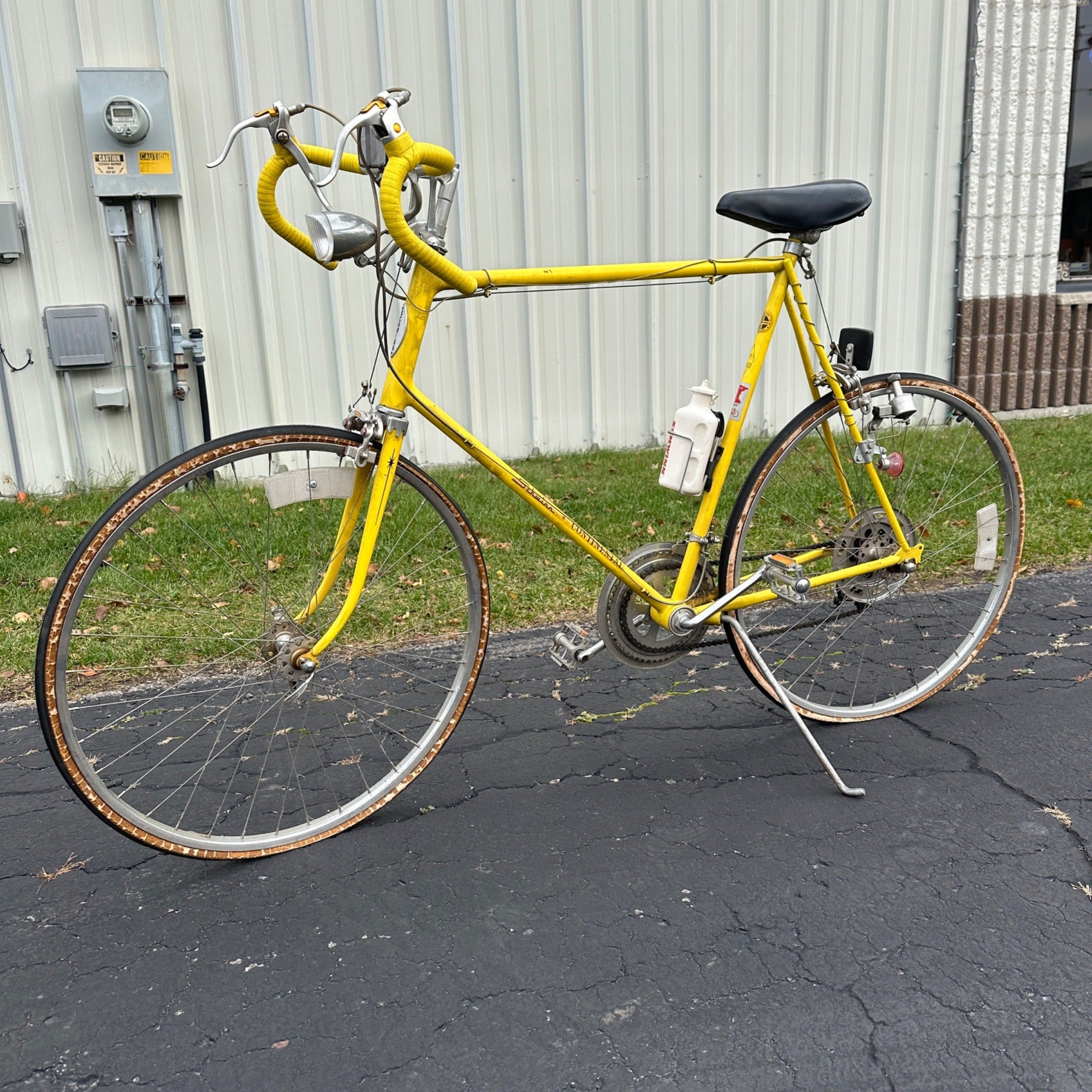 yellow schwinn bicycle Vintage 1975 Schwinn Continental Men's Bicycle Yellow