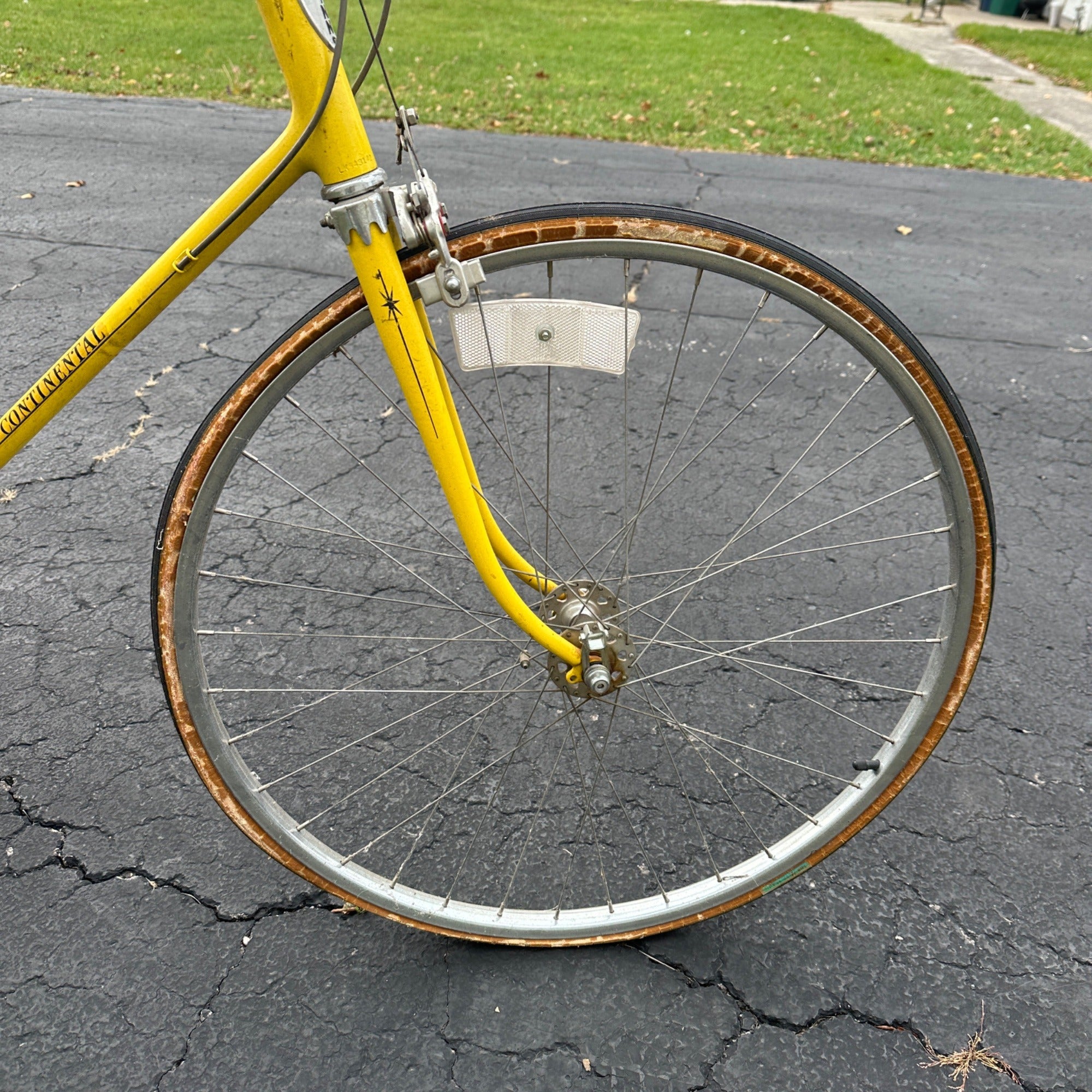 Vintage 1975 Schwinn Continental Men's Bicycle Yellow Brothers Antiques Vintage 1975 Schwinn Continental Men's Bicycle Yellow Brothers Antiques