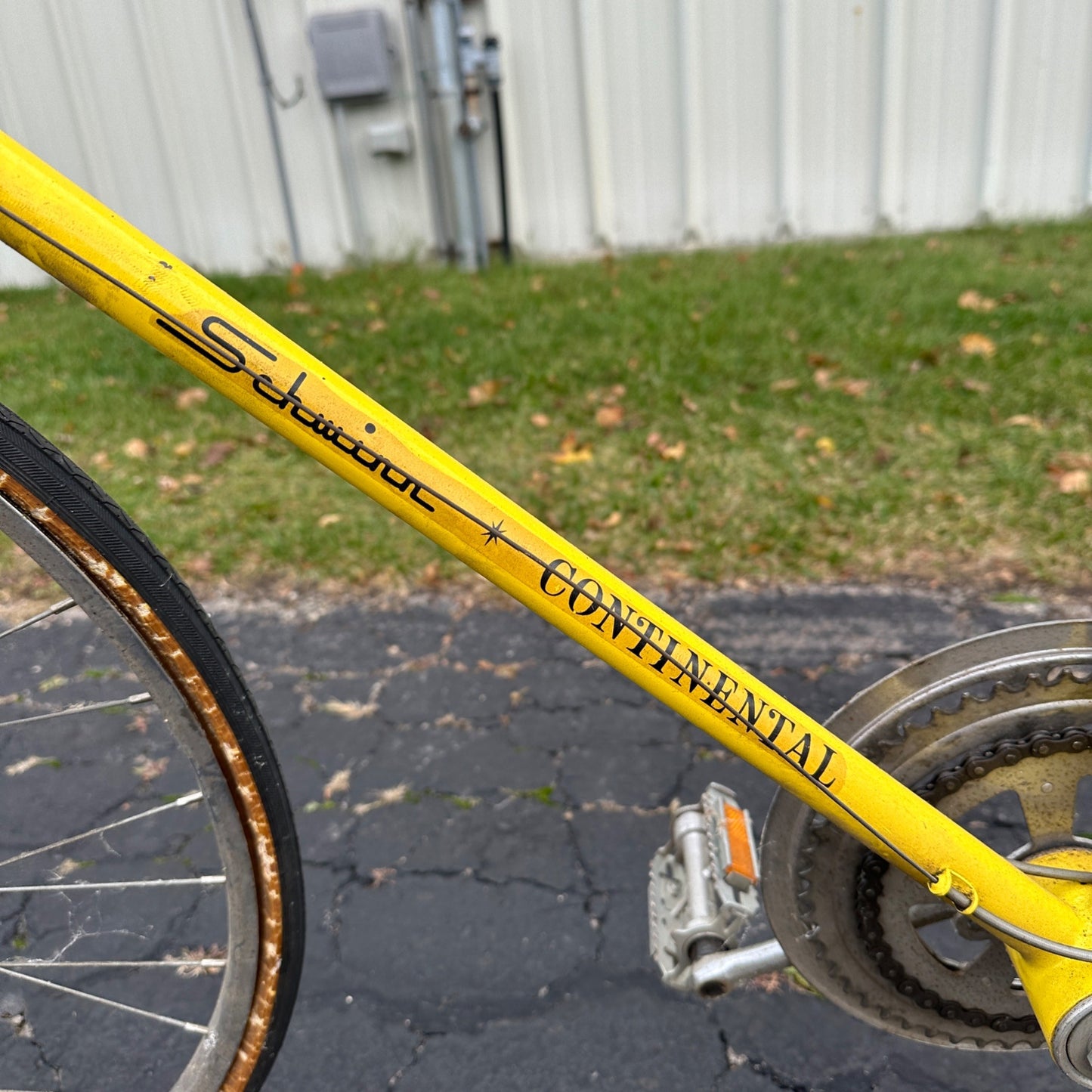 Vintage 1975 Schwinn Continental Men's Bicycle Yellow