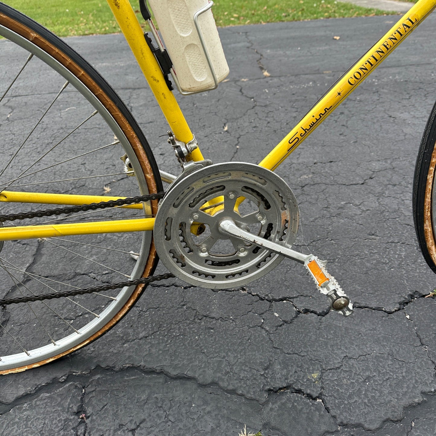 Vintage 1975 Schwinn Continental Men's Bicycle Yellow