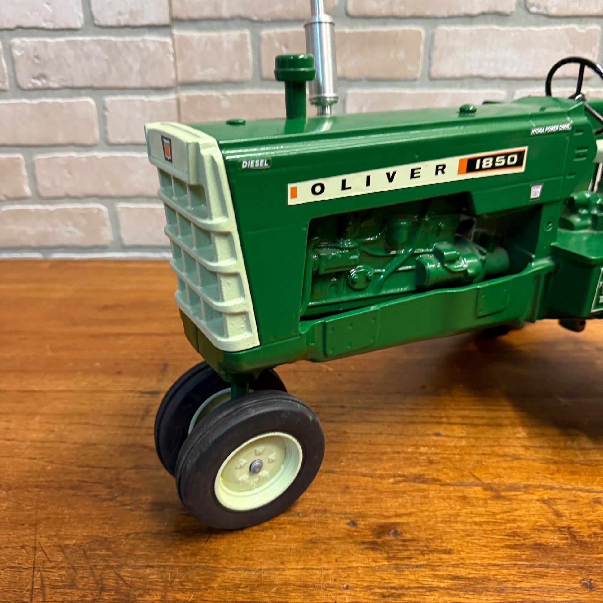 1/8 Limited Edition Oliver 1850 Tractor 1997 FARM PROGRESS SHOW Ertl Scale Model