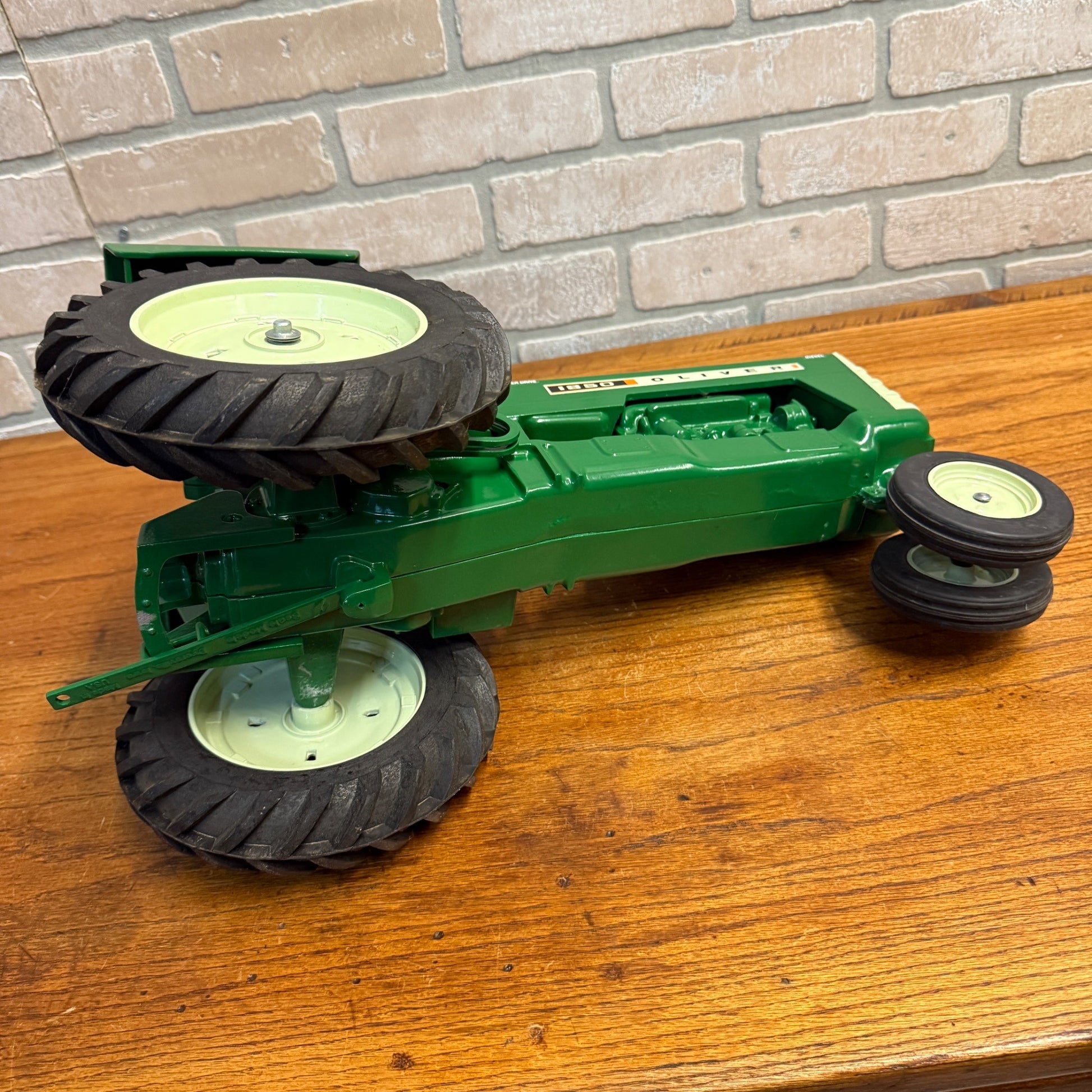 1/8 Limited Edition Oliver 1850 Tractor 1997 FARM PROGRESS SHOW Ertl Scale Model