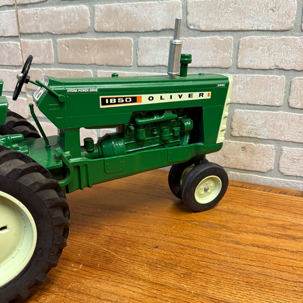 1/8 Limited Edition Oliver 1850 Tractor 1997 FARM PROGRESS SHOW Ertl Scale Model