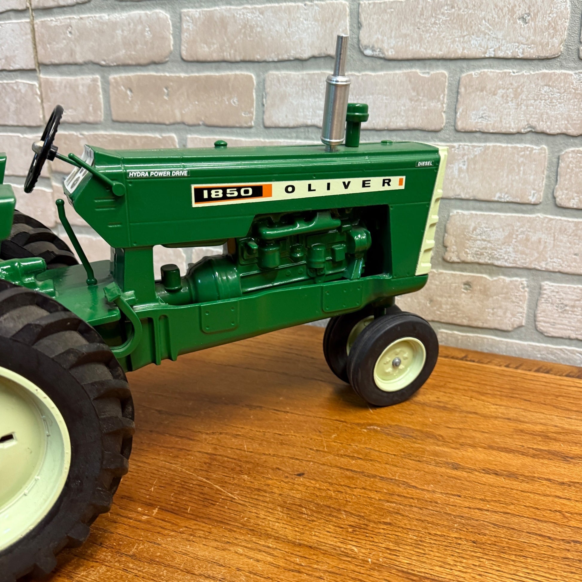 1/8 Limited Edition Oliver 1850 Tractor 1997 FARM PROGRESS SHOW Ertl Scale Model