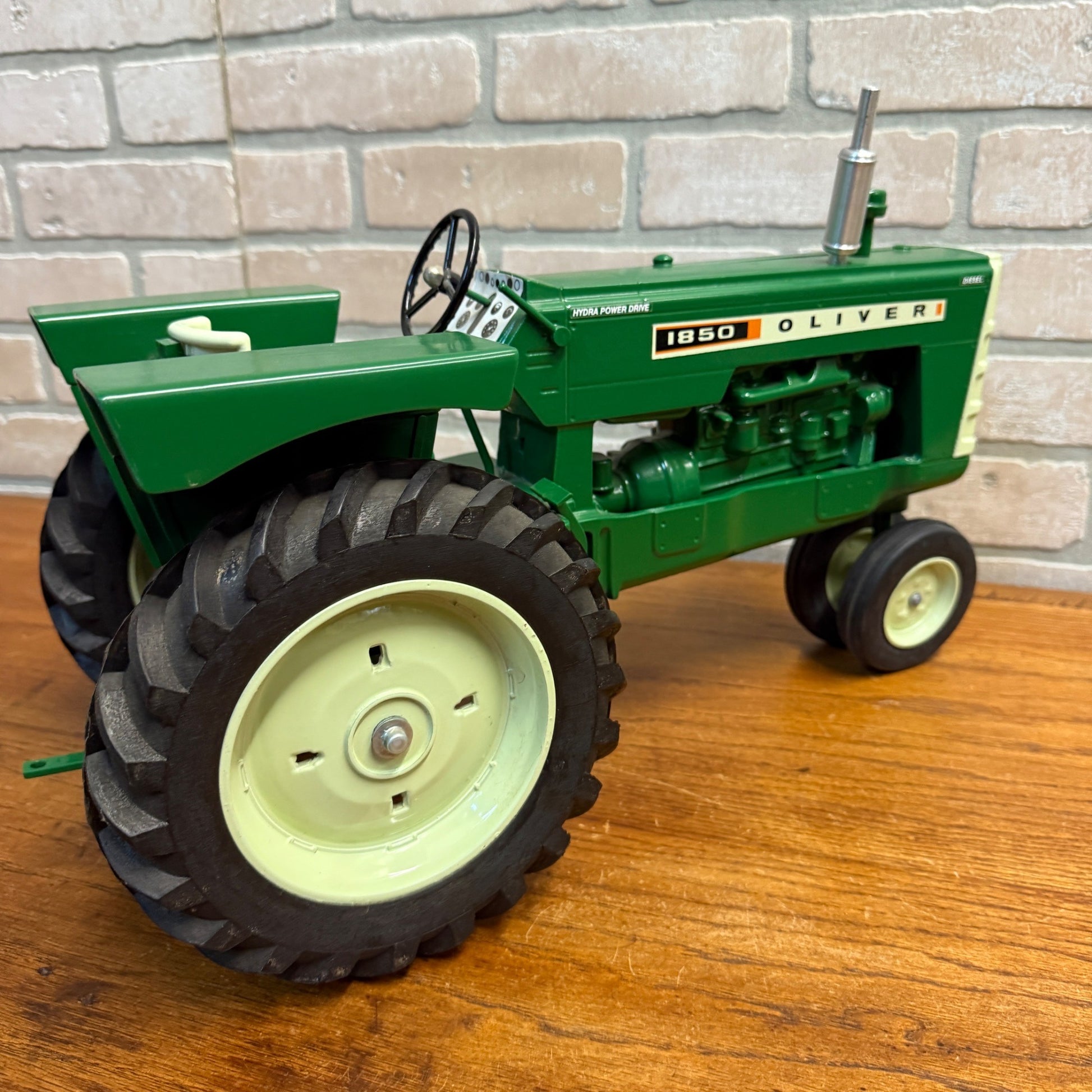 1/8 Limited Edition Oliver 1850 Tractor 1997 FARM PROGRESS SHOW Ertl Scale Model