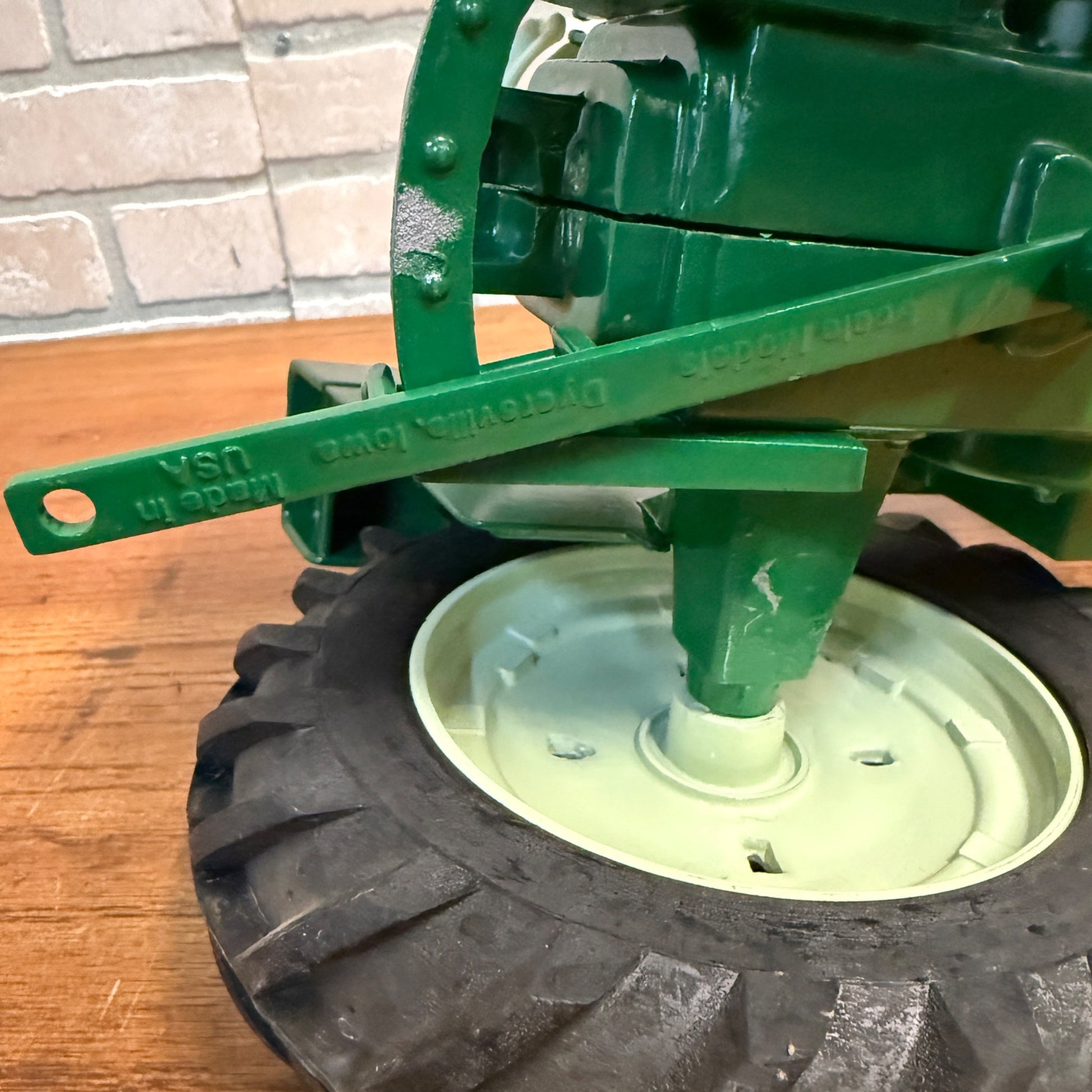 1/8 Limited Edition Oliver 1850 Tractor 1997 FARM PROGRESS SHOW Ertl Scale Model