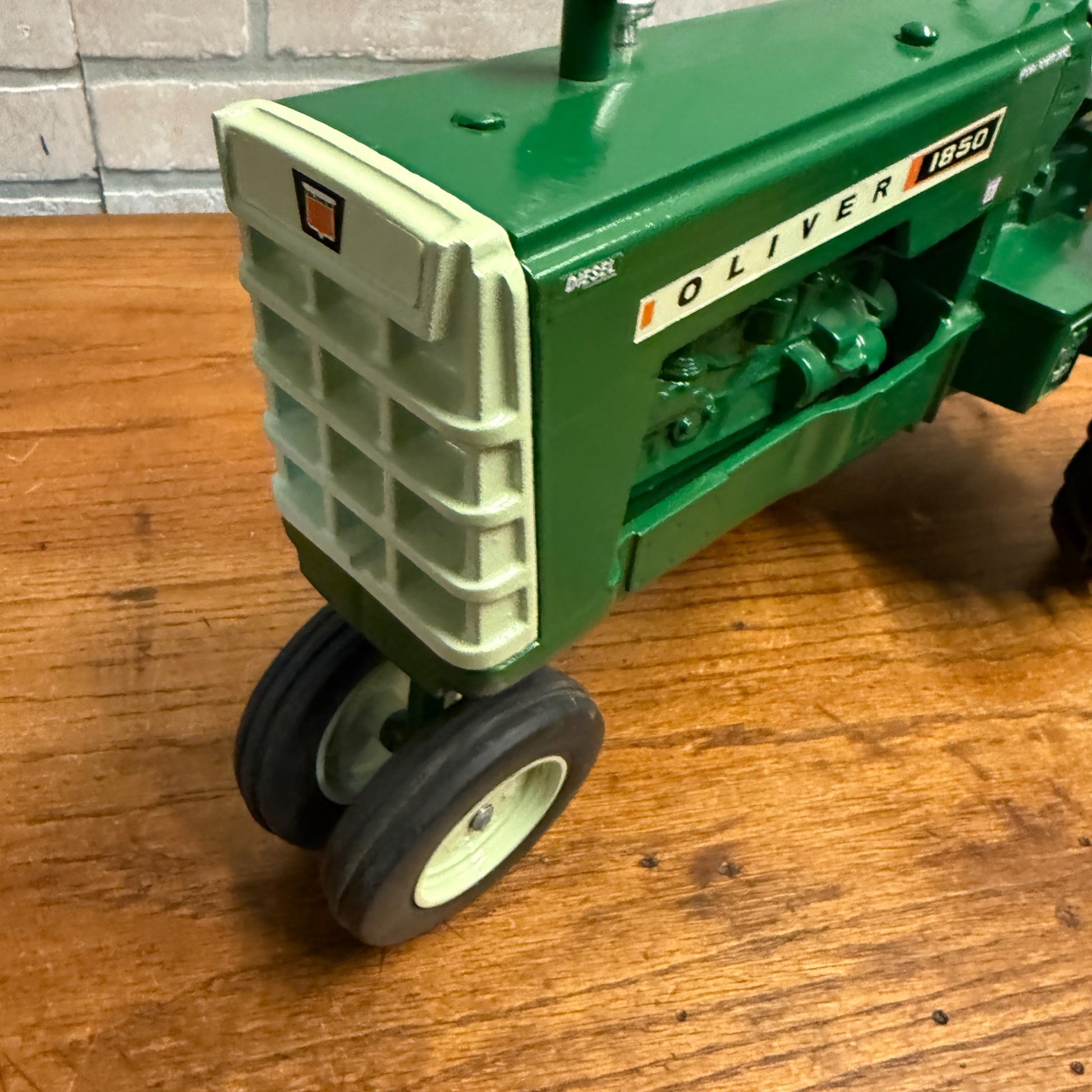 1/8 Limited Edition Oliver 1850 Tractor 1997 FARM PROGRESS SHOW Ertl Scale Model
