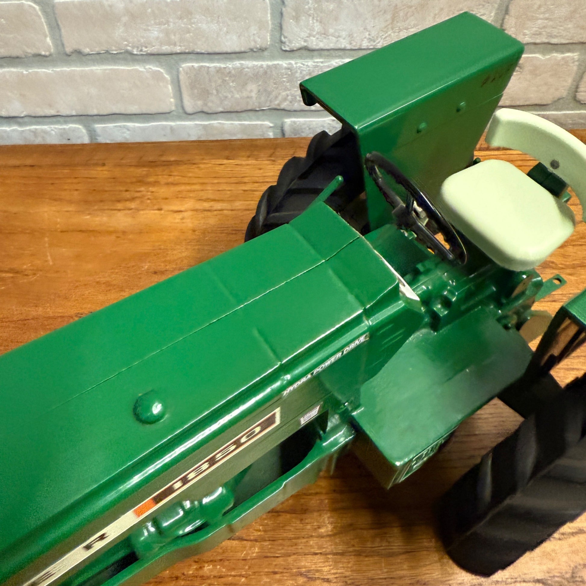 1/8 Limited Edition Oliver 1850 Tractor 1997 FARM PROGRESS SHOW Ertl Scale Model