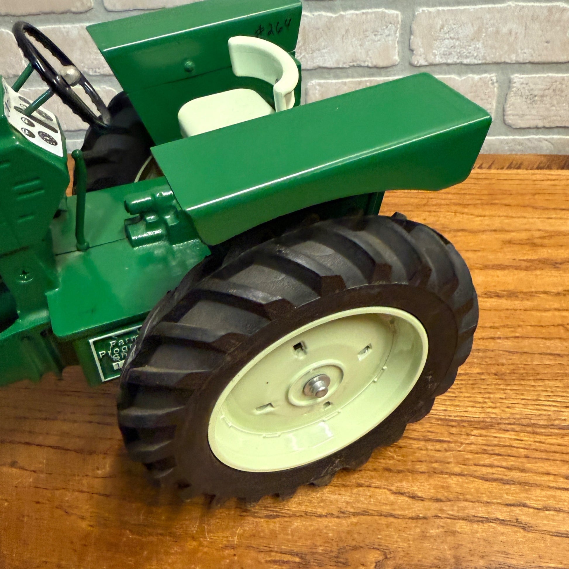 1/8 Limited Edition Oliver 1850 Tractor 1997 FARM PROGRESS SHOW Ertl Scale Model