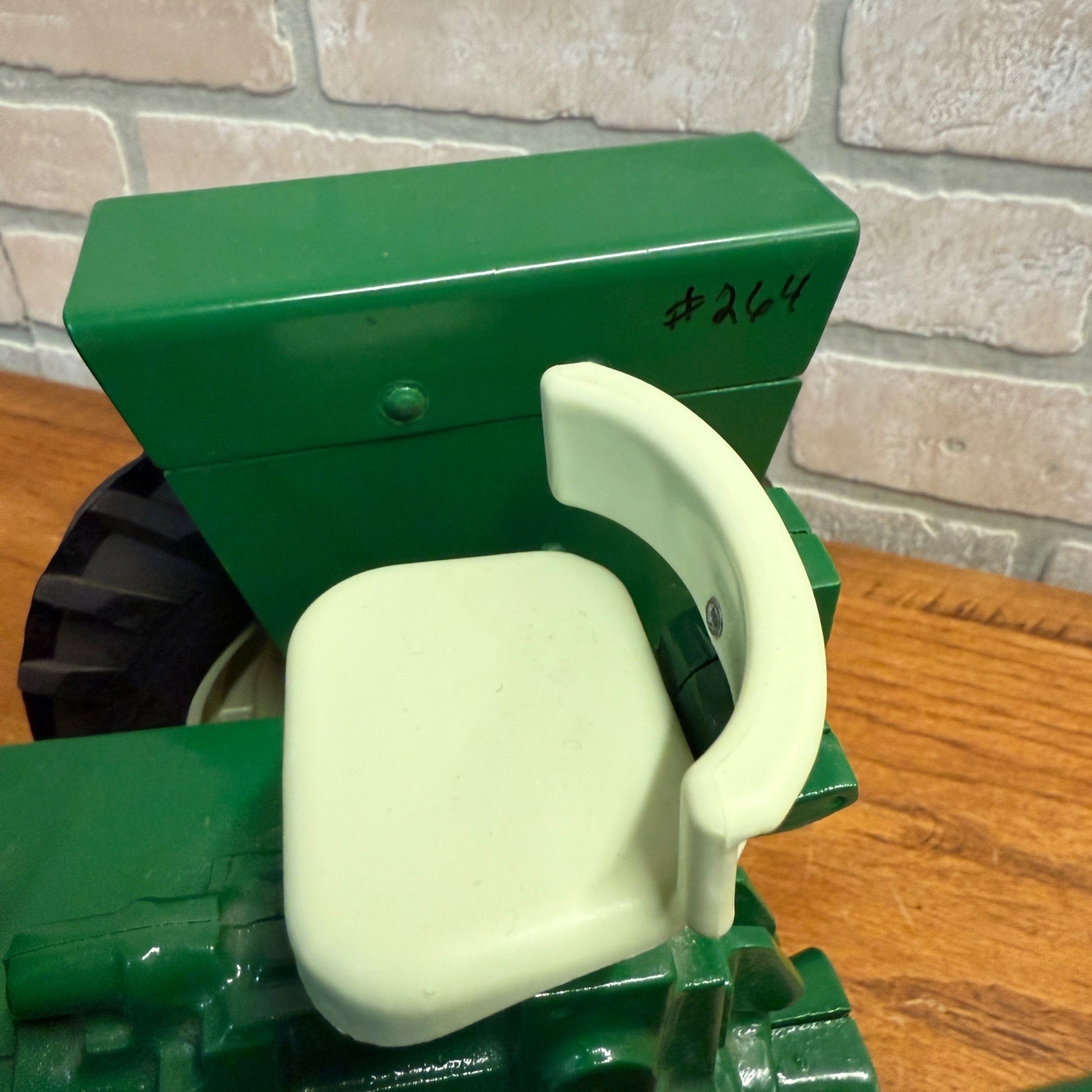 1/8 Limited Edition Oliver 1850 Tractor 1997 FARM PROGRESS SHOW Ertl Scale Model