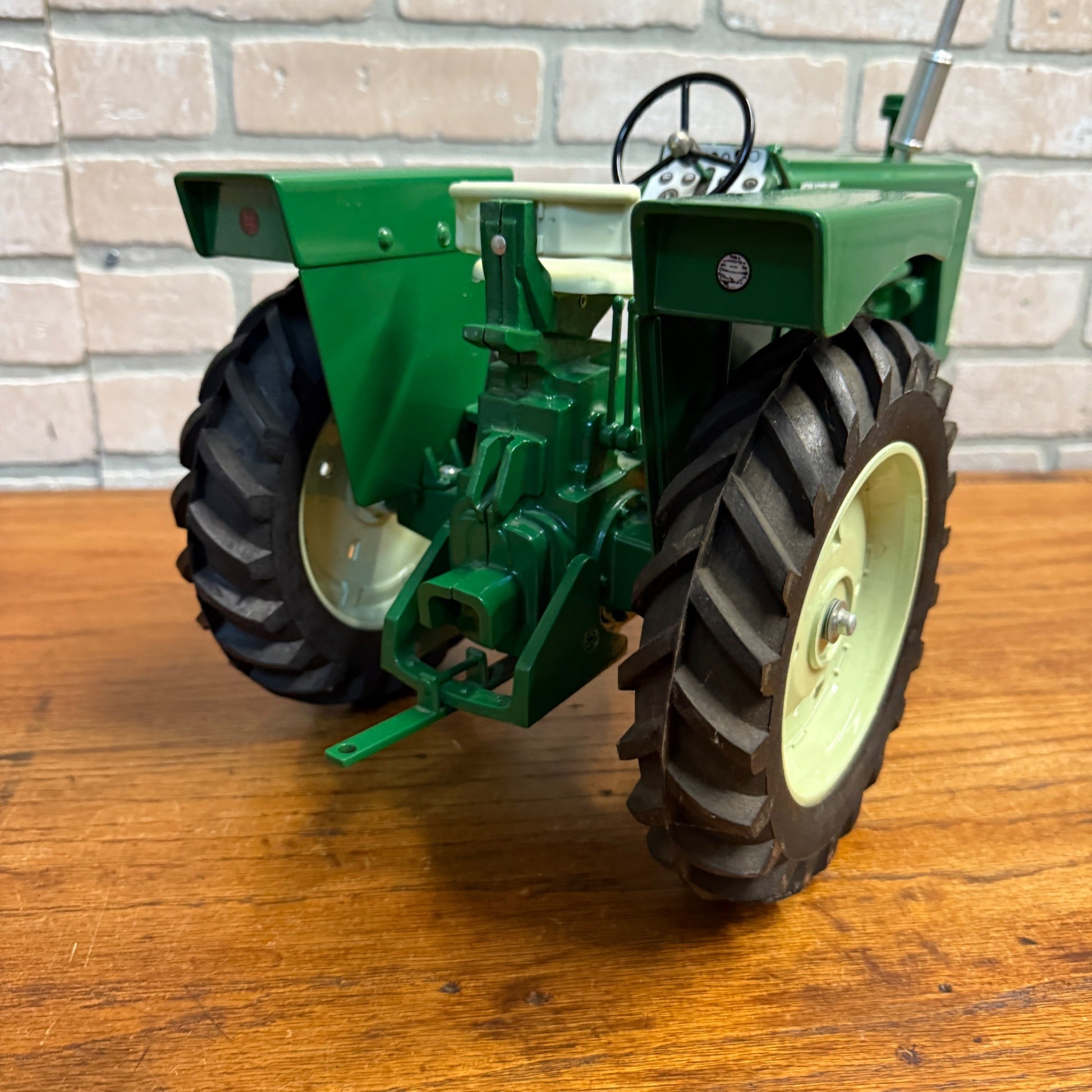 1/8 Limited Edition Oliver 1850 Tractor 1997 FARM PROGRESS SHOW Ertl Scale Model