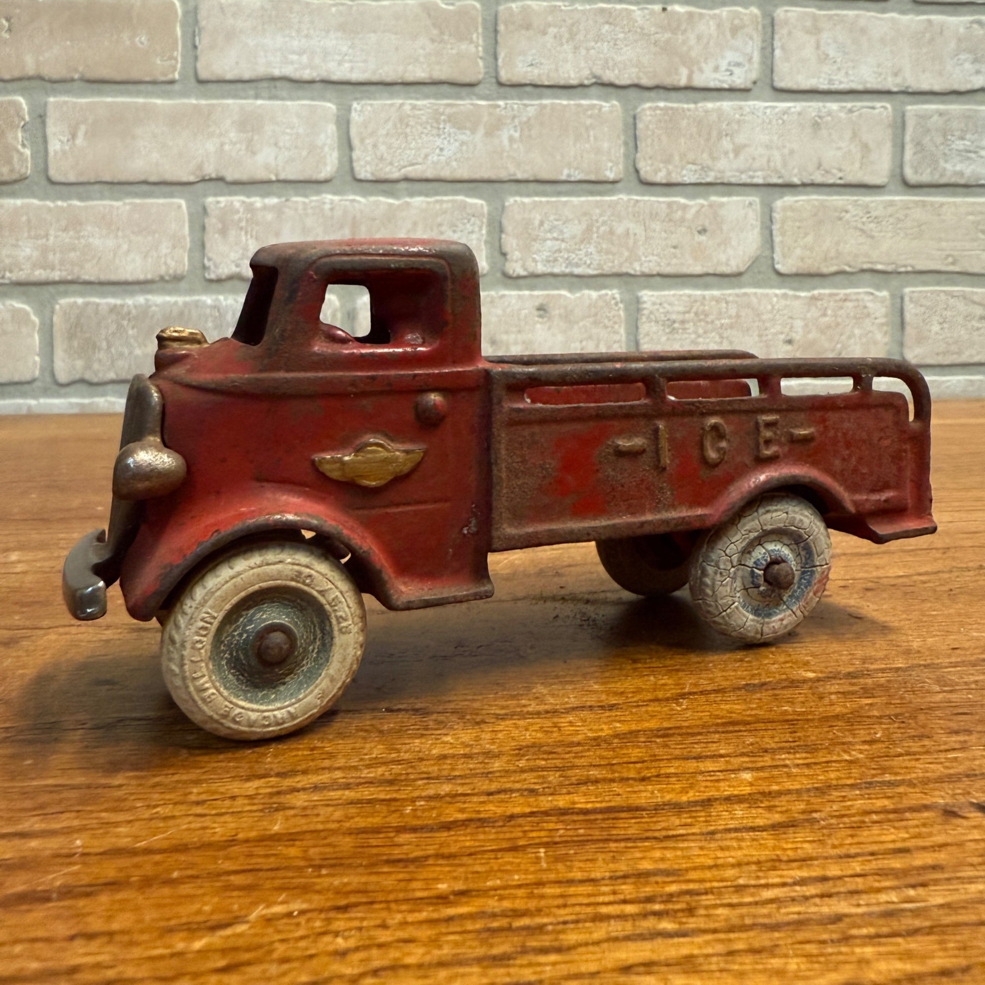 Antique 1920s Arcade Cast Iron ICE Studebaker Delivery Truck Red 6-3/8"