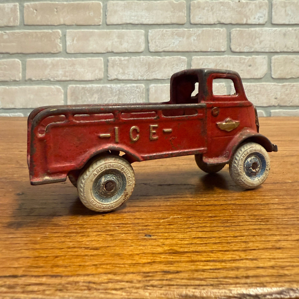 Antique 1920s Arcade Cast Iron ICE Studebaker Delivery Truck Red 6-3/8"